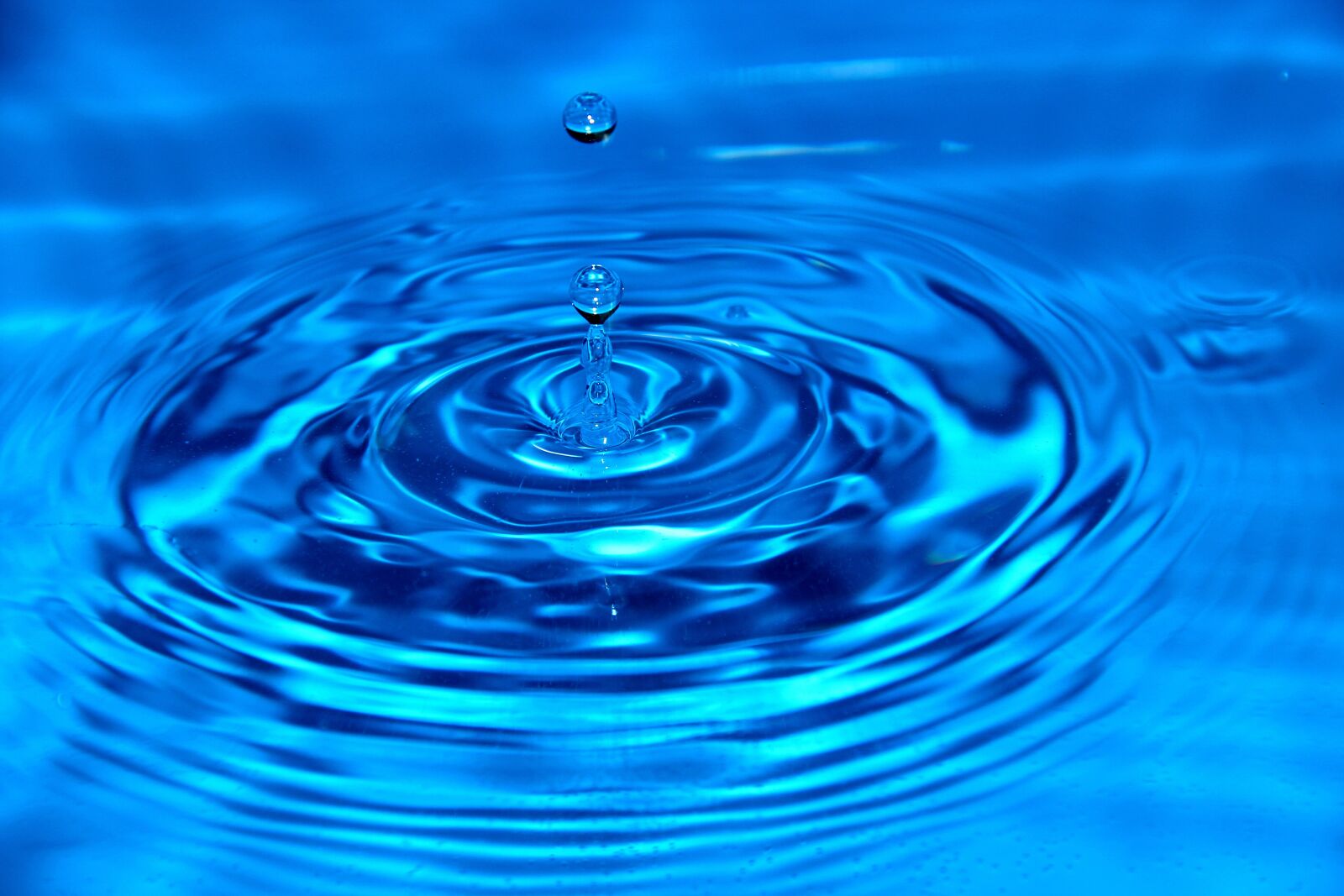 Canon EOS 600D (Rebel EOS T3i / EOS Kiss X5) sample photo. Water, drop of water photography