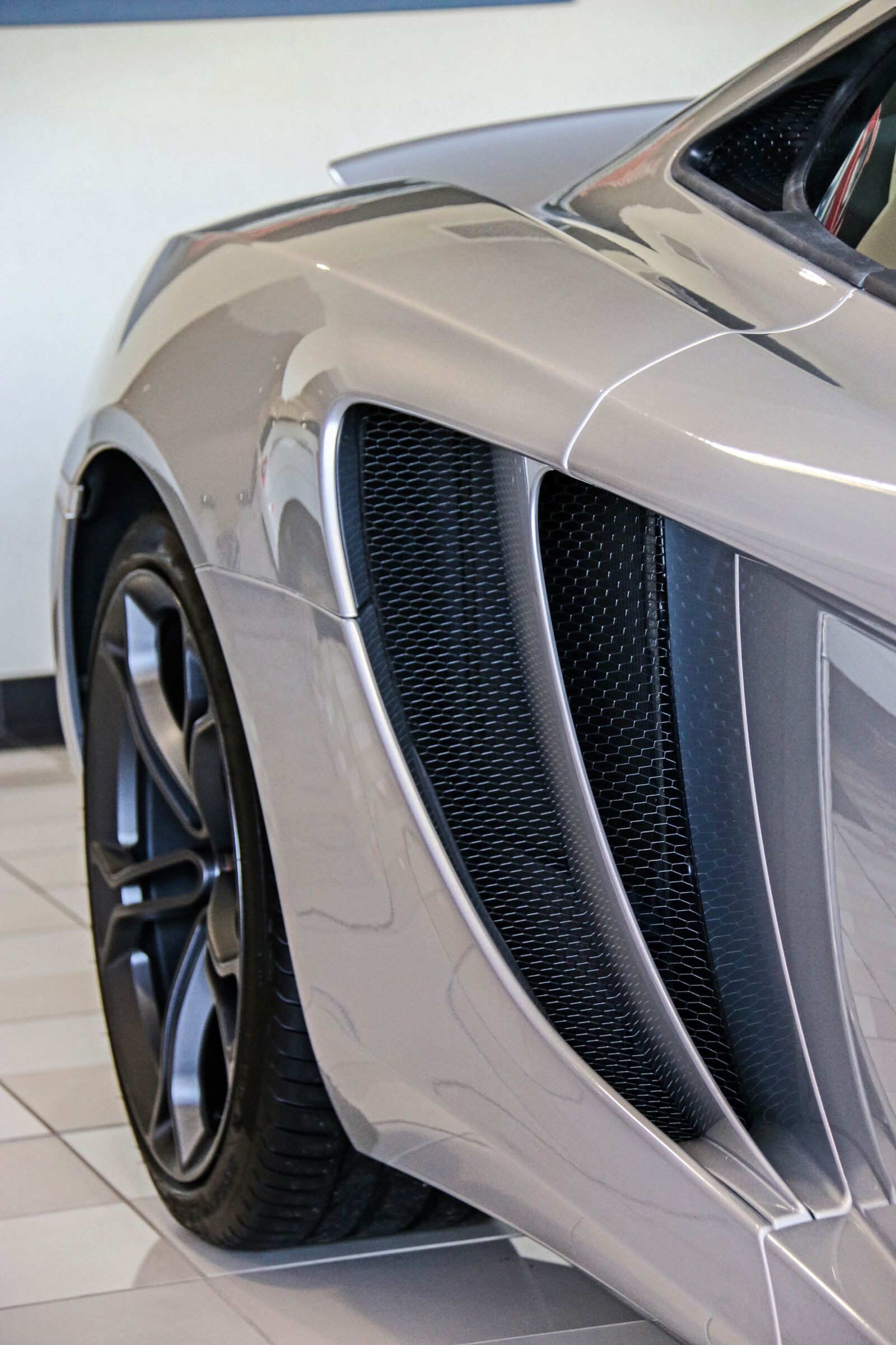 Canon EF-S 18-200mm F3.5-5.6 IS sample photo. Mclaren, mp4-12c, car photography