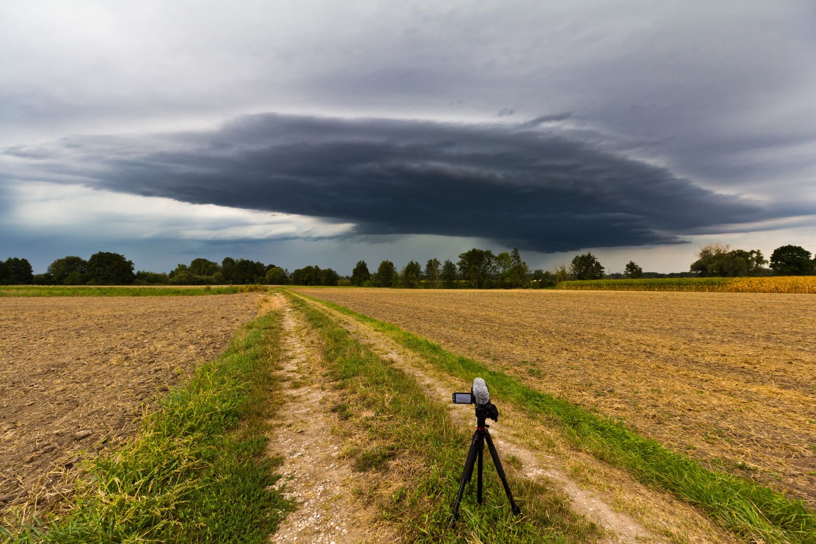 Canon EOS 60D + Canon EF-S 10-18mm F4.5–5.6 IS STM sample photo. Thunderstorm, storm, meteorology photography