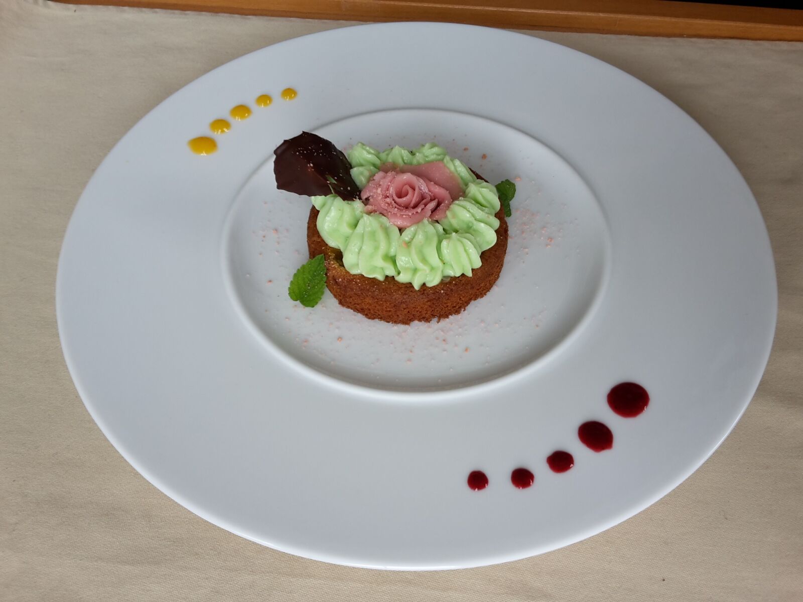 Samsung Galaxy S5 Mini sample photo. Breton biscuit, cream, pistachio photography