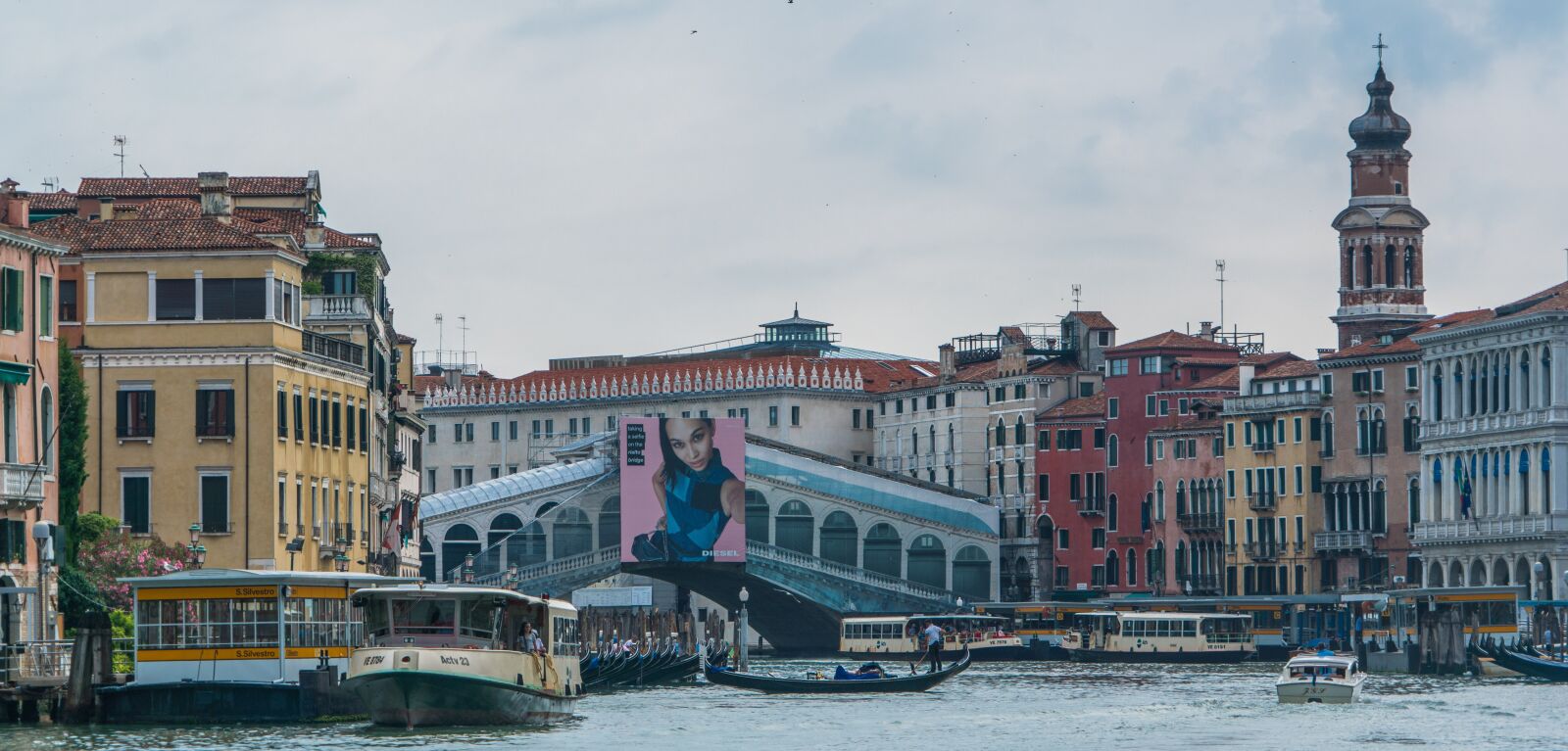 Sony a7R II + Sony FE 24-240mm F3.5-6.3 OSS sample photo. Venice, italy, rialto bridge photography