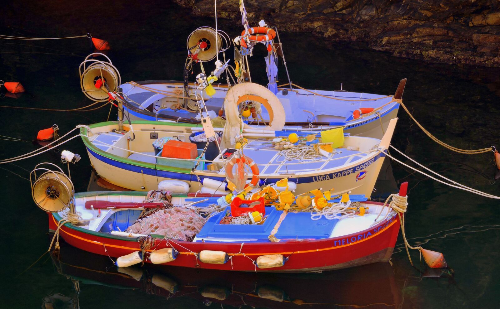 Nikon Coolpix P600 sample photo. Boat, colors, sea photography