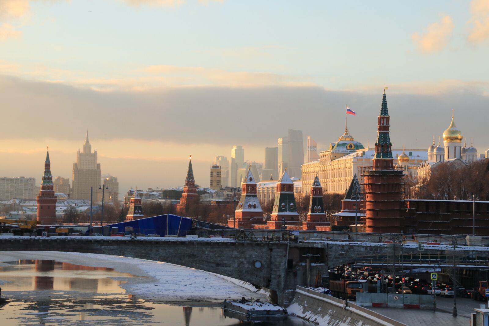 Canon EOS 77D (EOS 9000D / EOS 770D) sample photo. Moscow, sunset, river photography