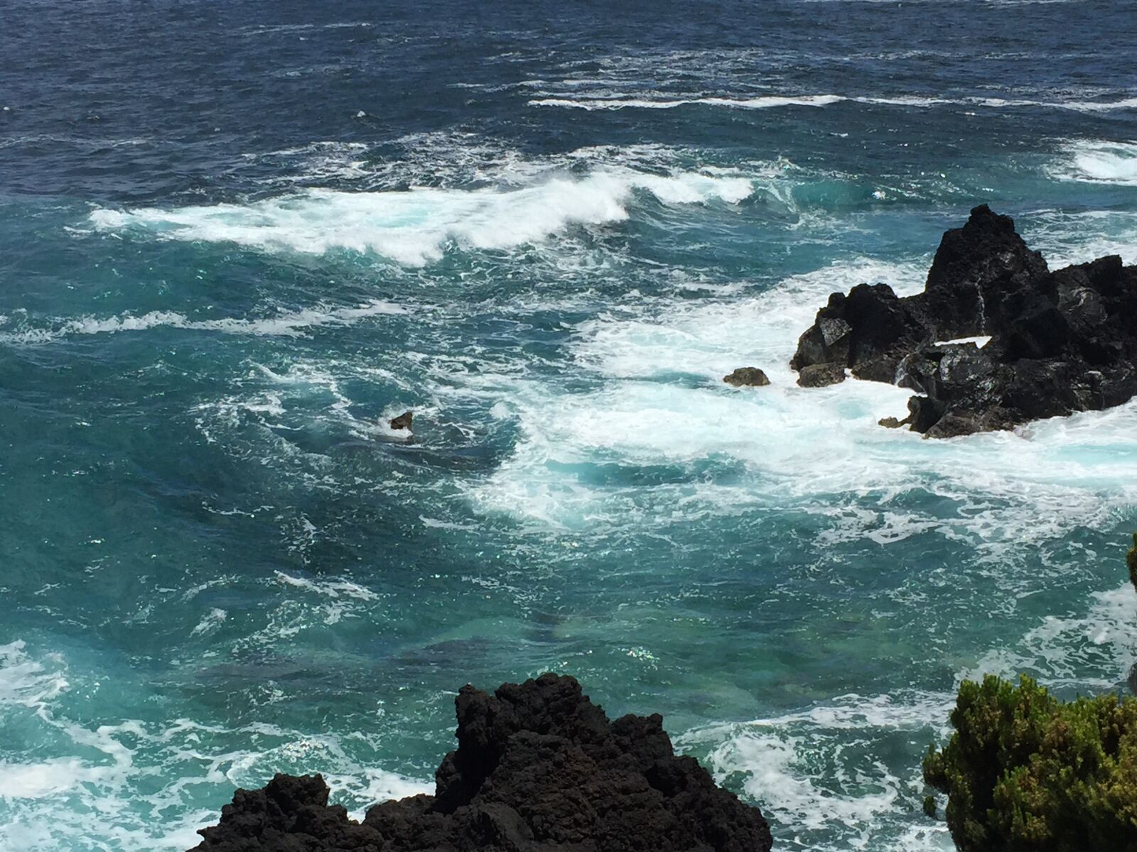 iPhone 6 back camera 4.15mm f/2.2 sample photo. Ocean, rocks, water photography