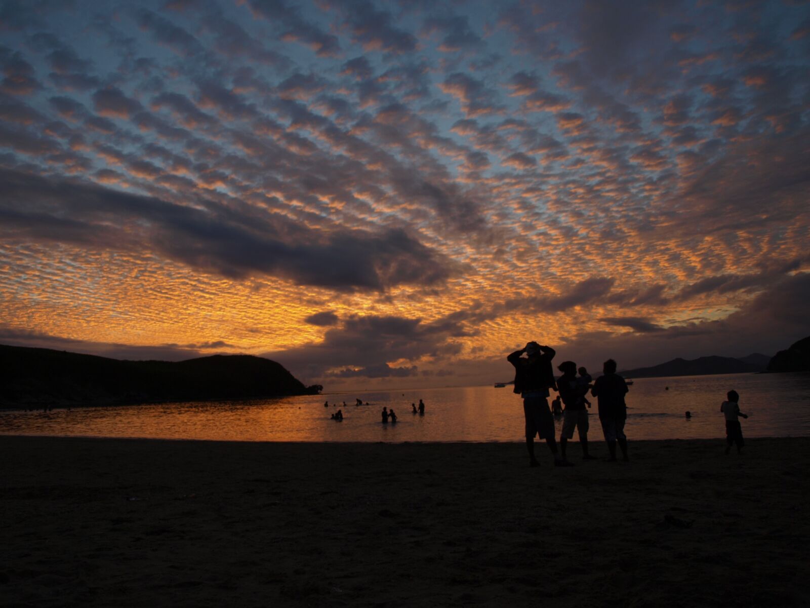 Olympus E-510 (EVOLT E-510) sample photo. Sunset, beach, clouds photography