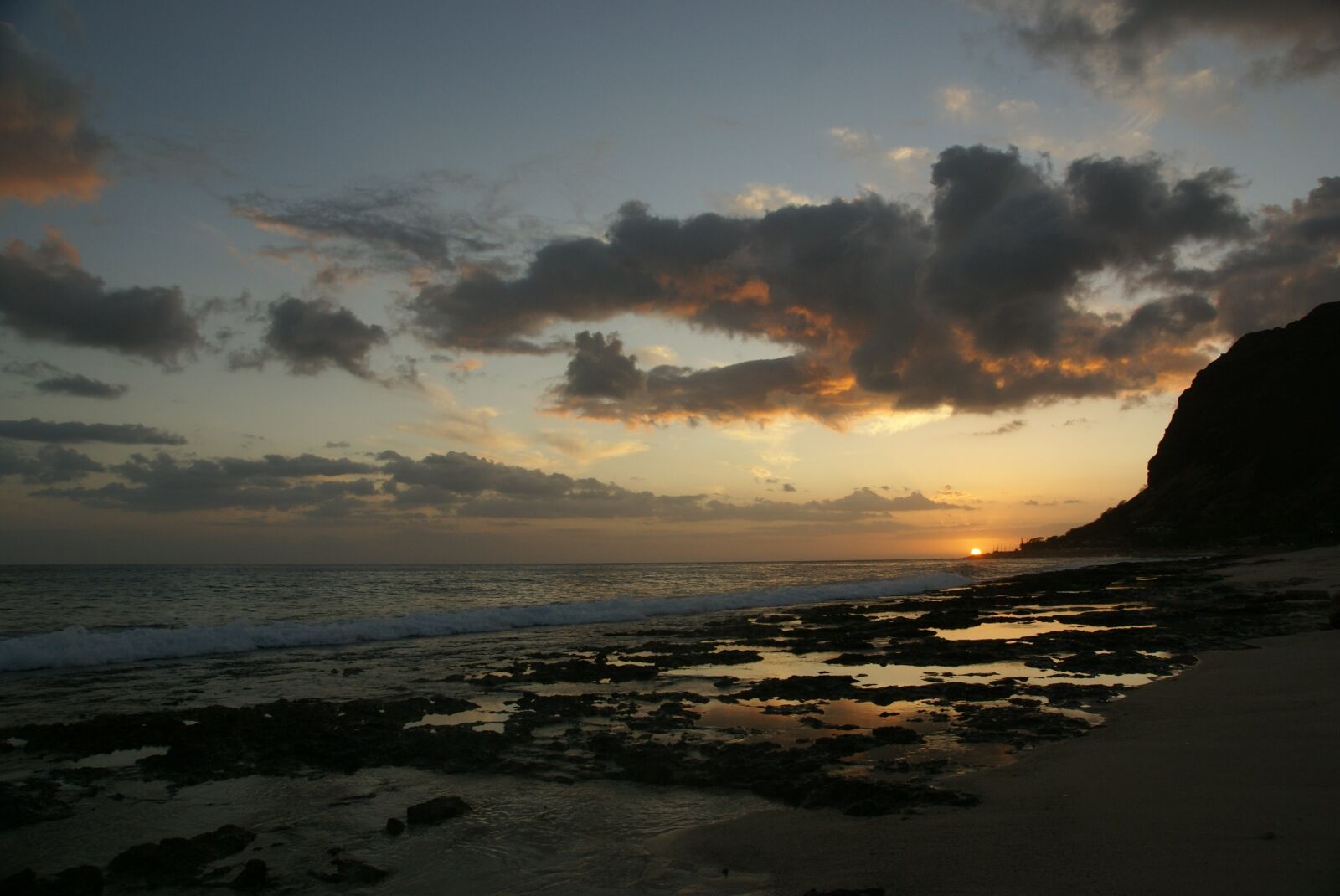 Sony Alpha DSLR-A100 sample photo. Hawaii, sunrise, beach photography