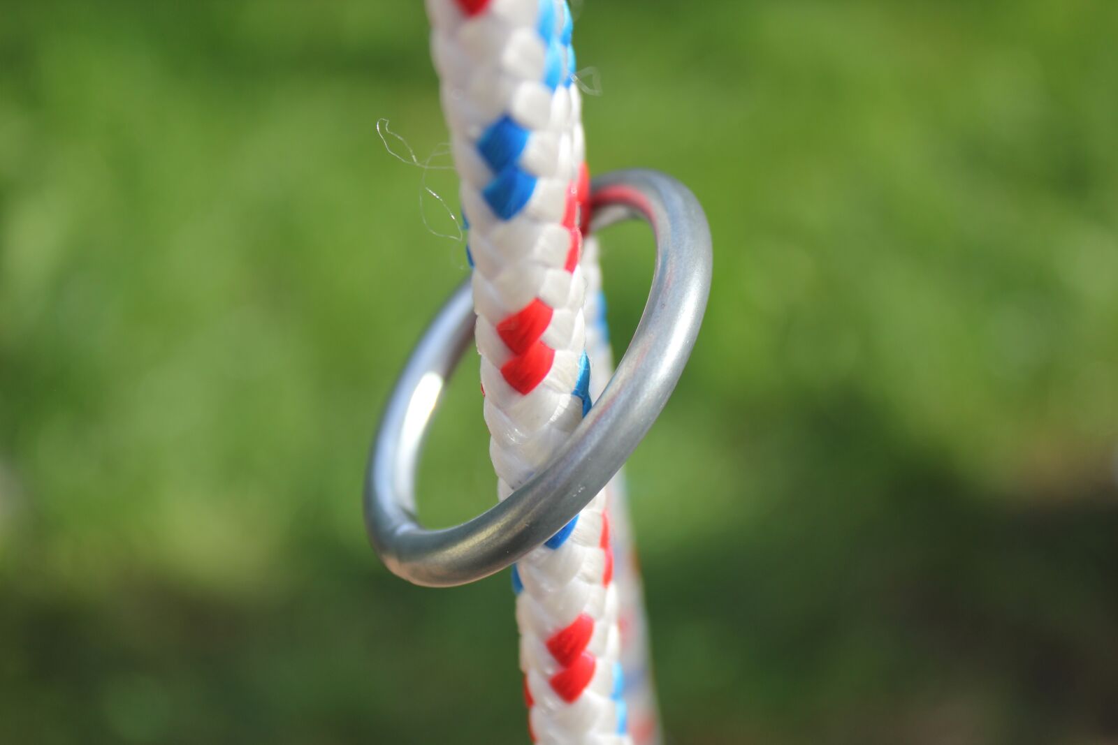 Canon EOS 550D (EOS Rebel T2i / EOS Kiss X4) sample photo. Rope, ring, circle photography