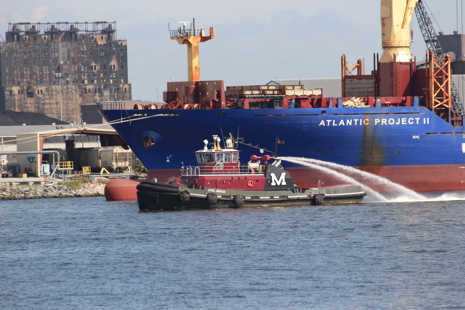 Canon EF 70-210mm f/4 sample photo. Tugboat, harbor, industrial photography
