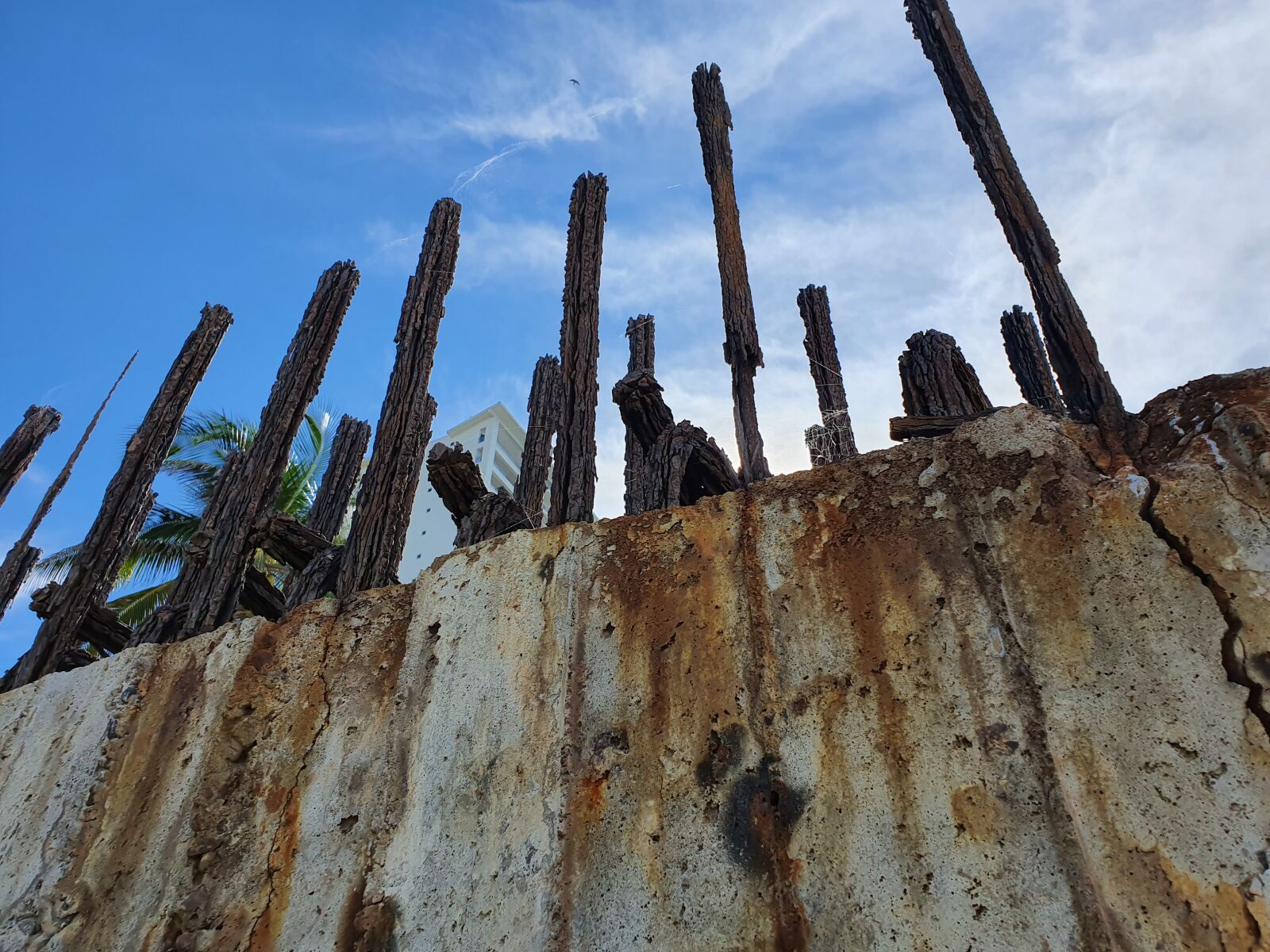 Samsung Galaxy S10+ sample photo. Concrete, steel, oxide photography