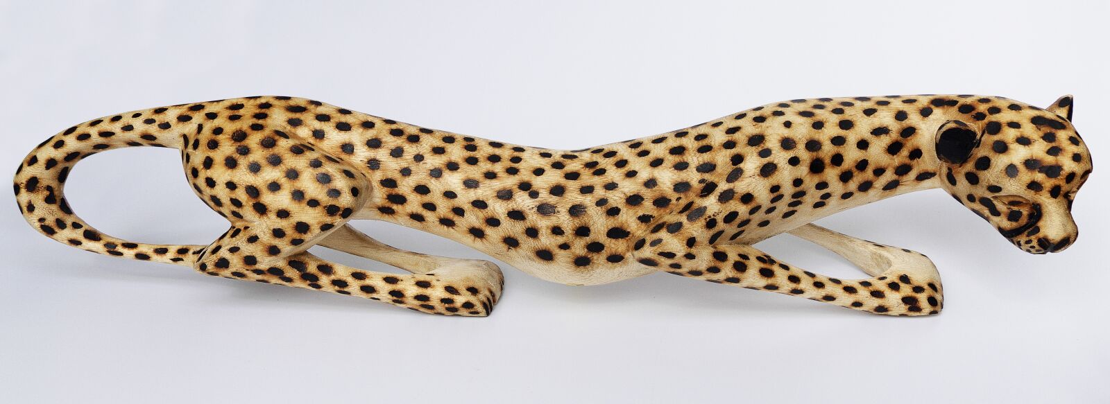 Panasonic Lumix DMC-FZ1000 sample photo. Leopard, holzfigur, carving photography