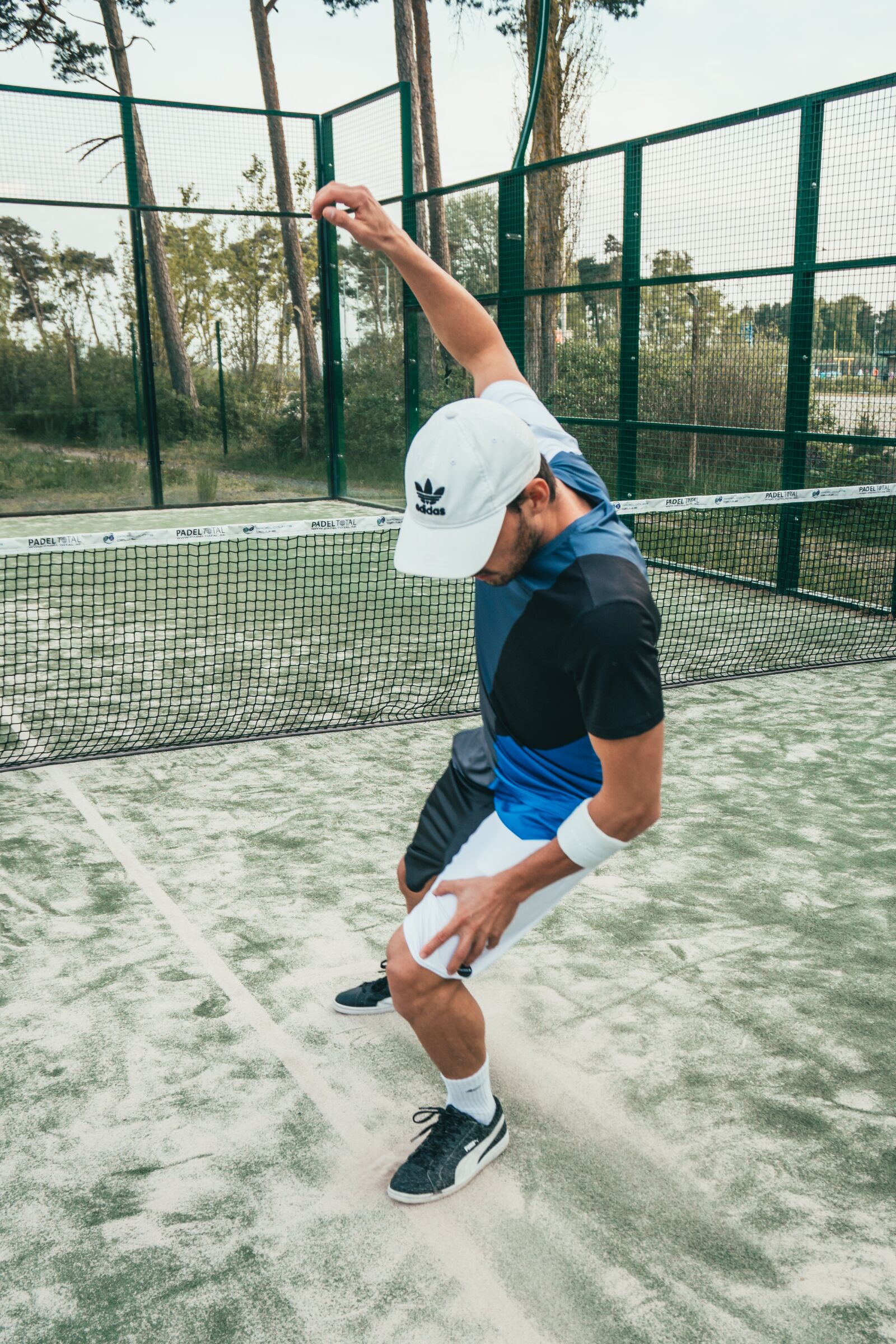 Sony a6500 + Sony Vario-Tessar T* E 16-70mm F4 ZA OSS sample photo. Tennis, man, background photography