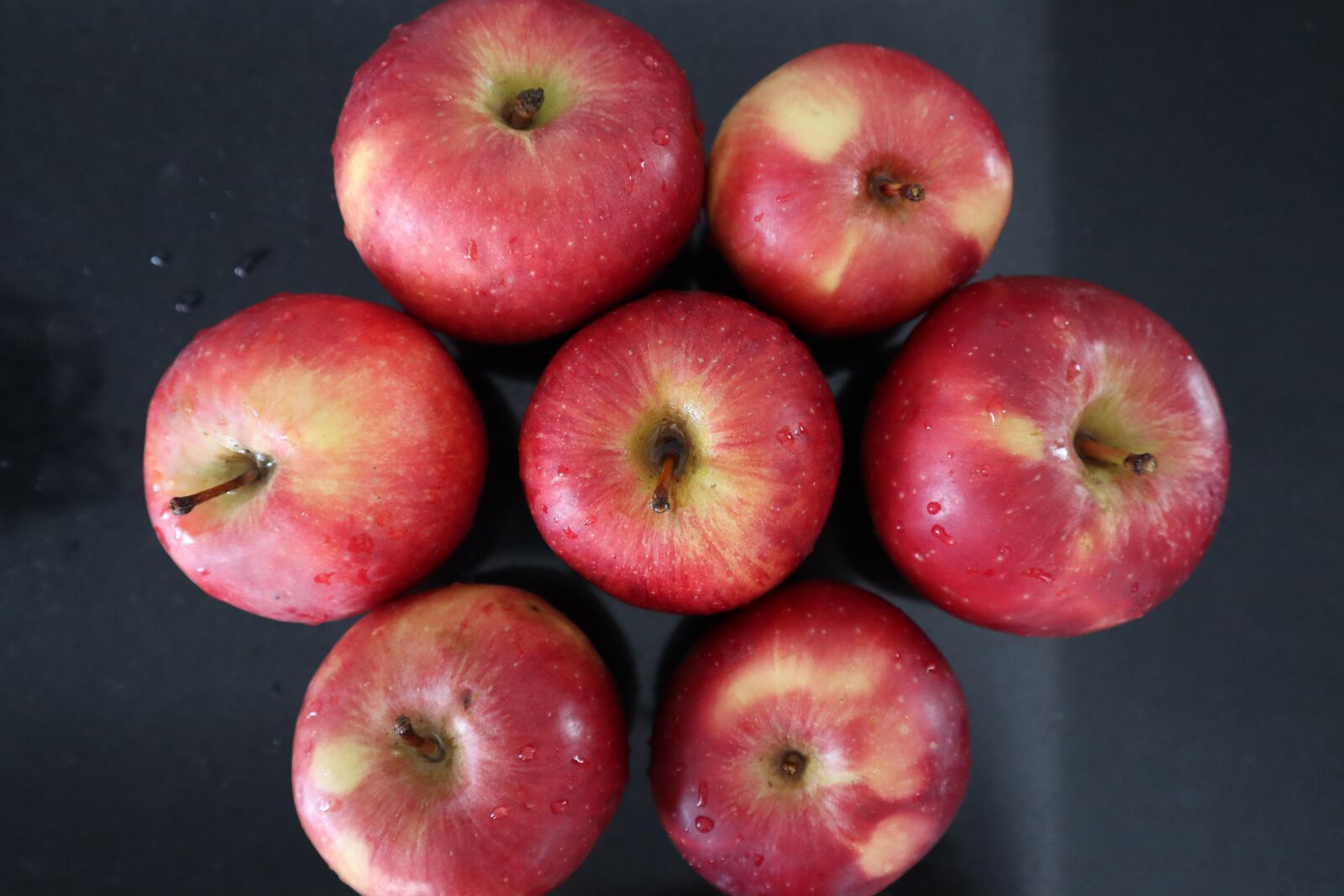 Canon EOS M50 (EOS Kiss M) sample photo. Apple, apples, red photography