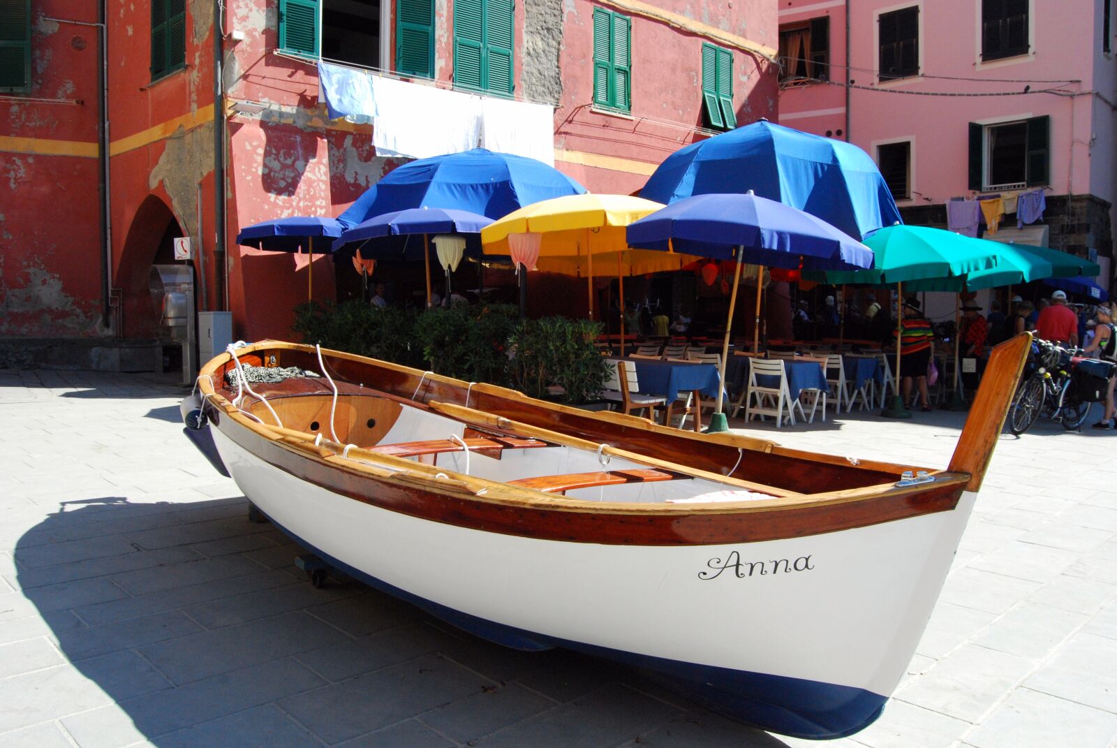 Nikon D60 sample photo. Boat, piazza, houses photography