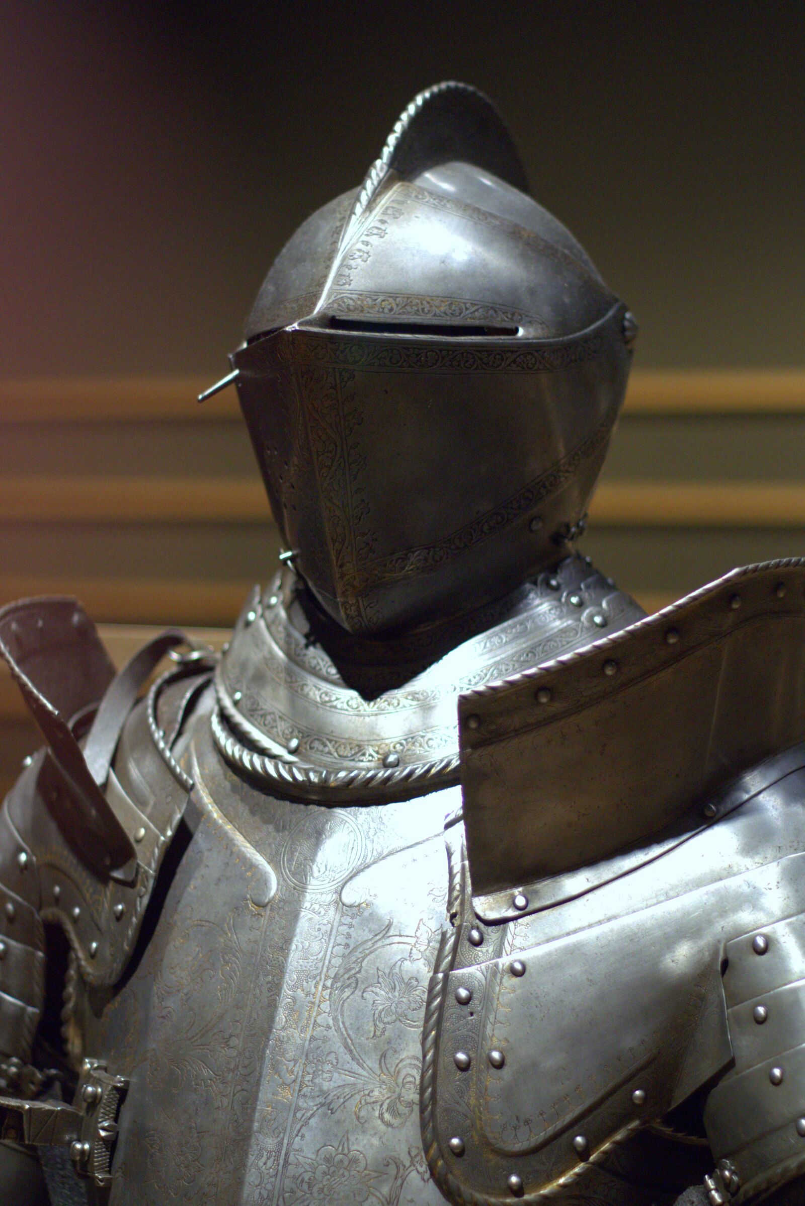 Pentax K-S2 sample photo. Knight, armor, the middle photography