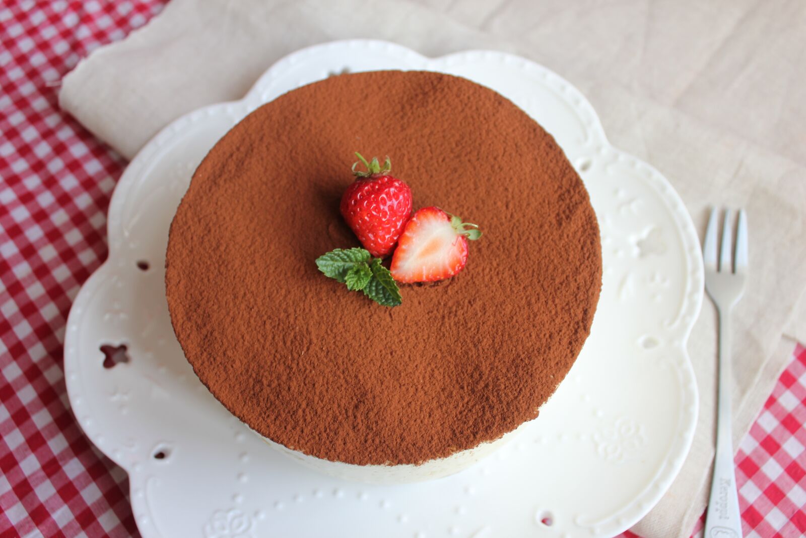 Canon EOS 550D (EOS Rebel T2i / EOS Kiss X4) sample photo. Tiramisu, dessert, cake photography