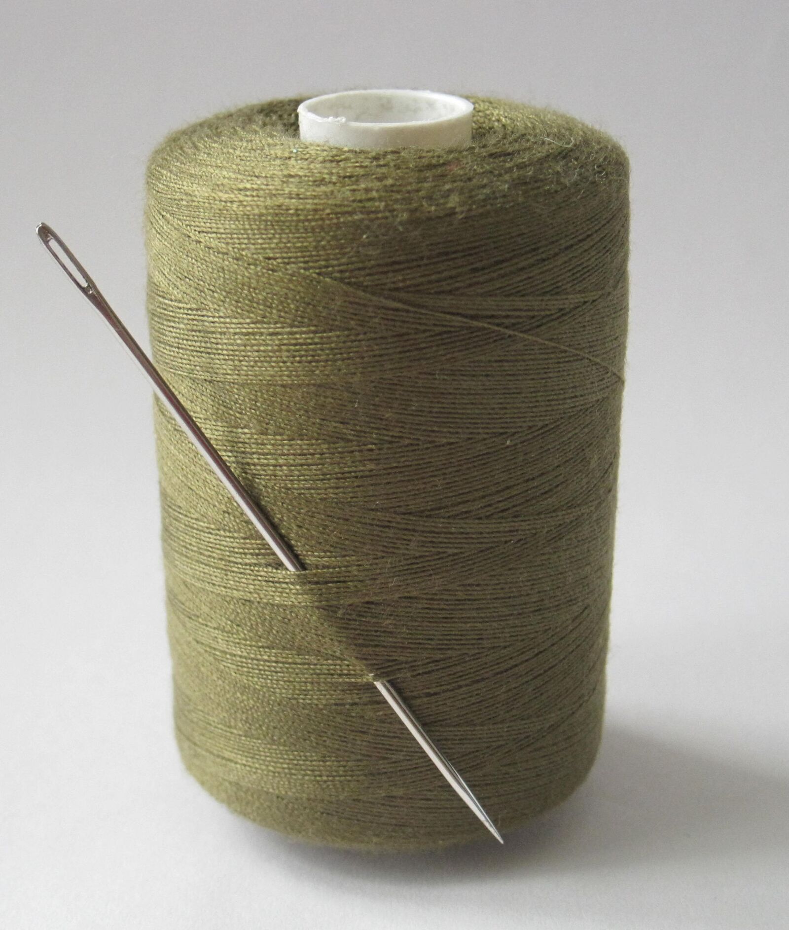 Canon PowerShot SD1200 IS (Digital IXUS 95 IS / IXY Digital 110 IS) sample photo. Needle, cotton, thread photography