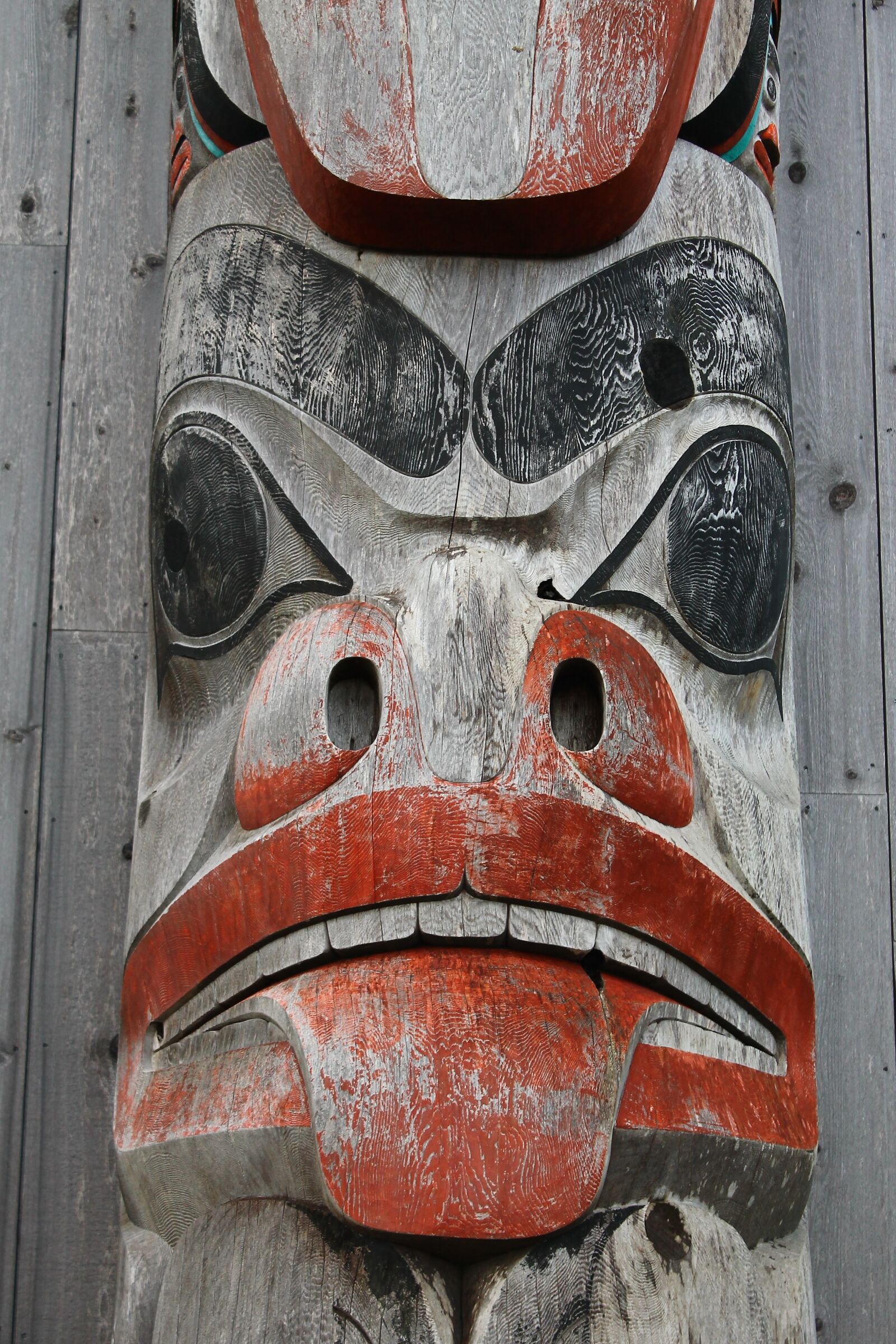 Canon EOS 1100D (EOS Rebel T3 / EOS Kiss X50) sample photo. Totem pole, haida, face photography