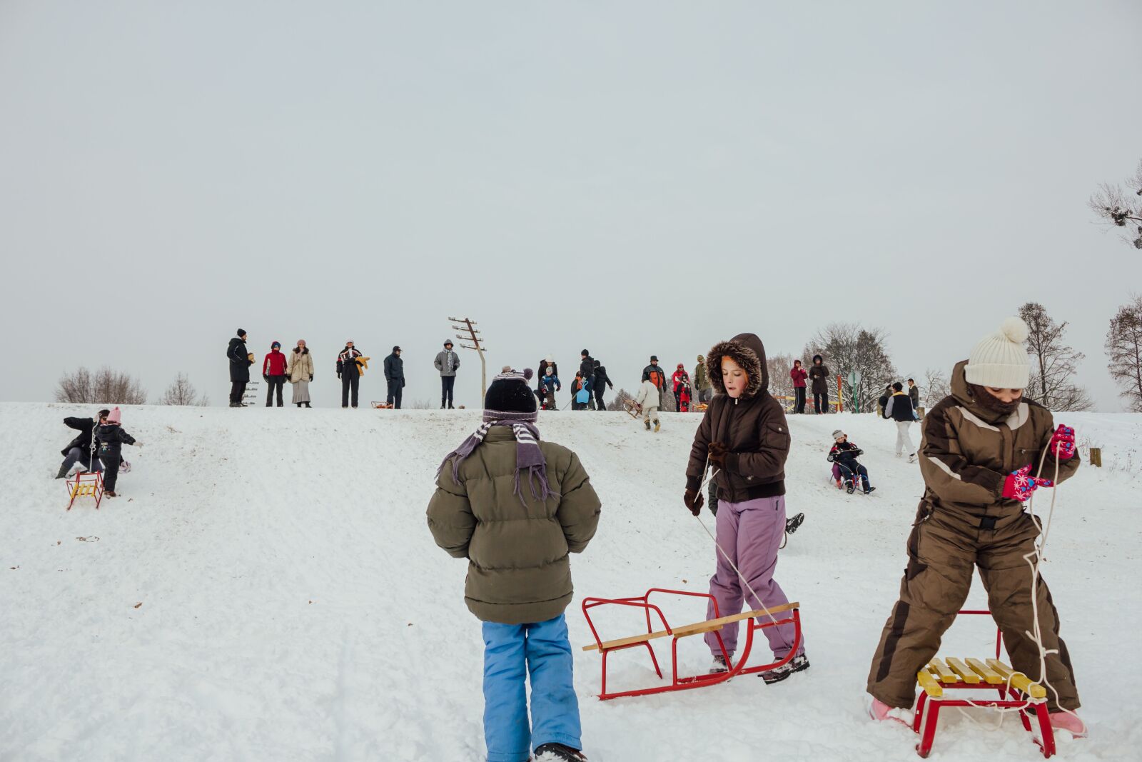 Canon EF-S 18-55mm F3.5-5.6 IS sample photo. Downhill, slope, sled, childhood photography