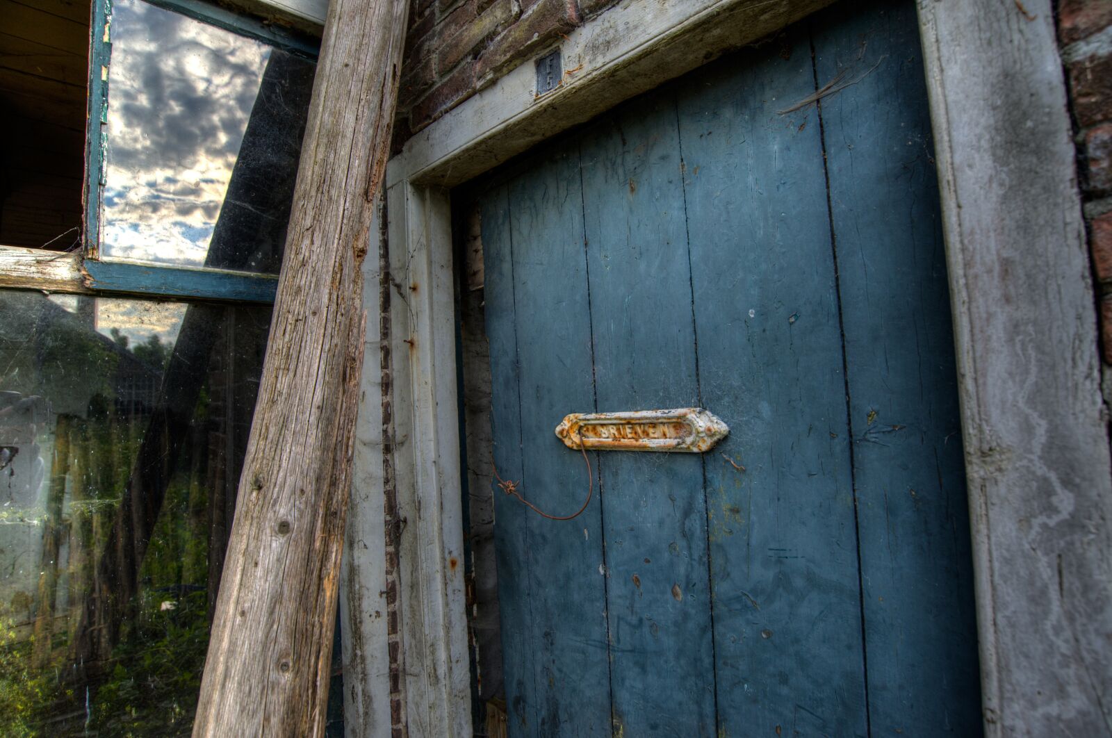 Nikon D610 sample photo. Old, door, house photography