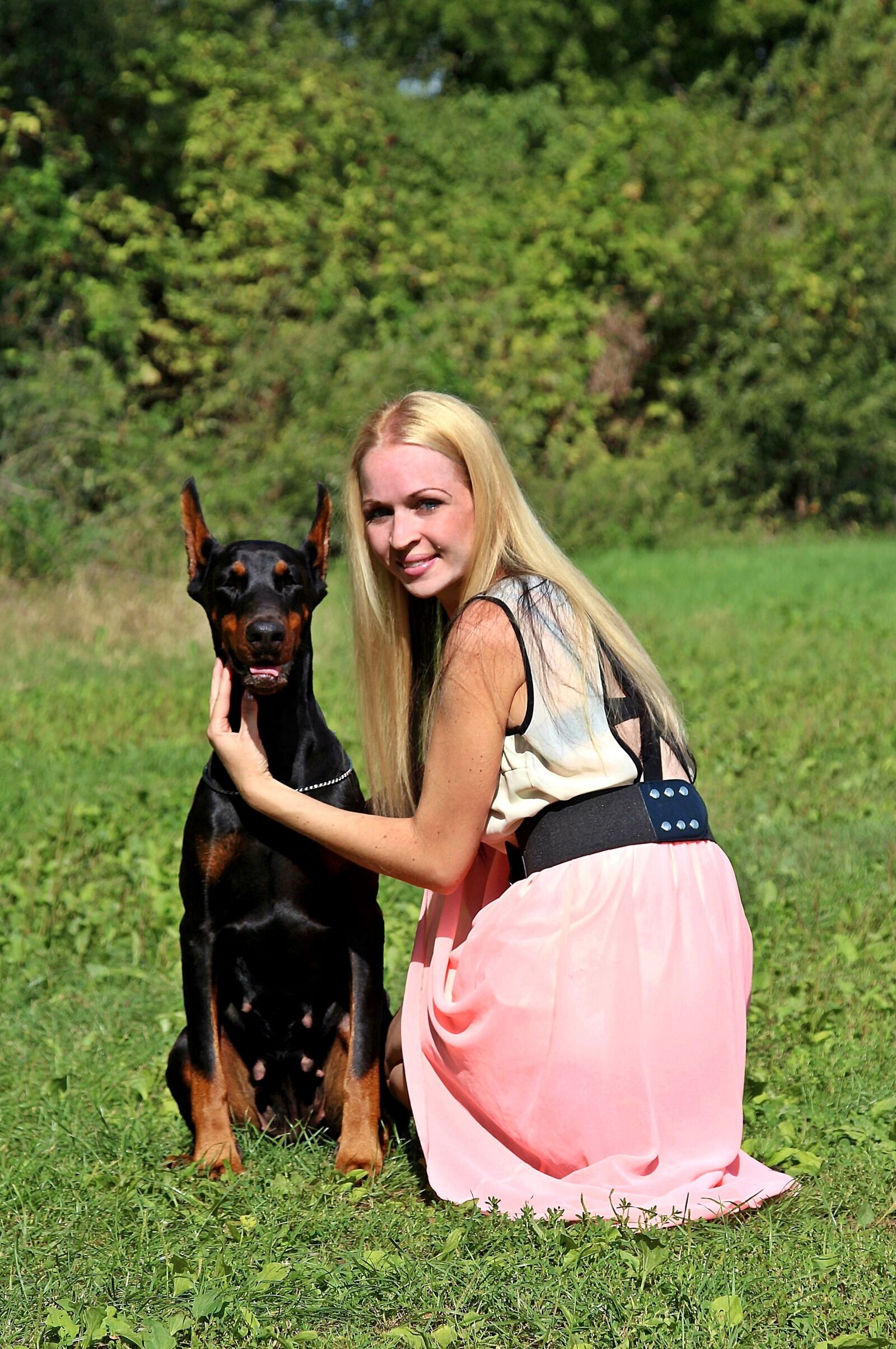 Canon EOS 600D (Rebel EOS T3i / EOS Kiss X5) sample photo. Doberman, dog, blonde girl photography