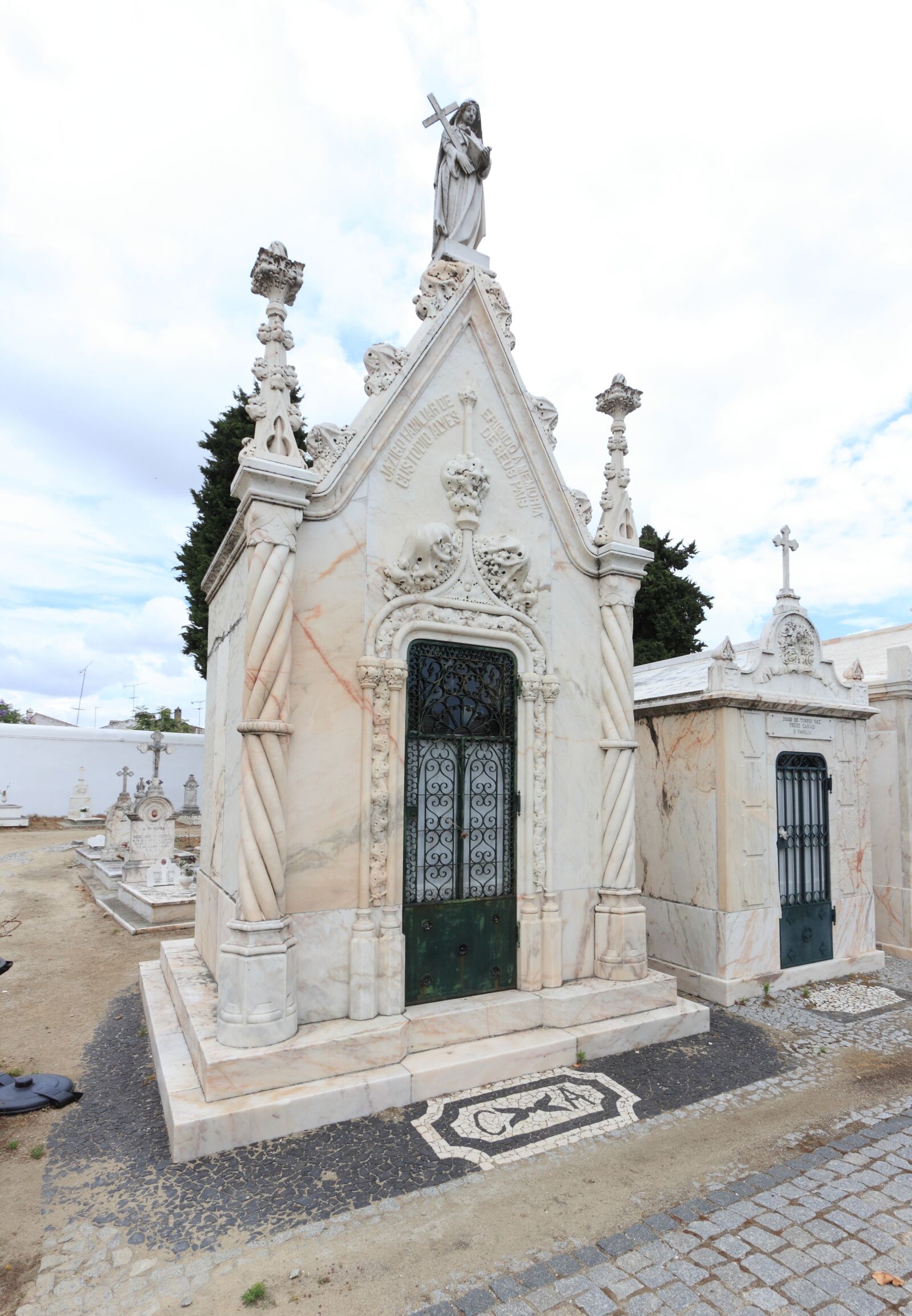 Canon EOS 550D (EOS Rebel T2i / EOS Kiss X4) sample photo. Portugal, evora, cemetery photography