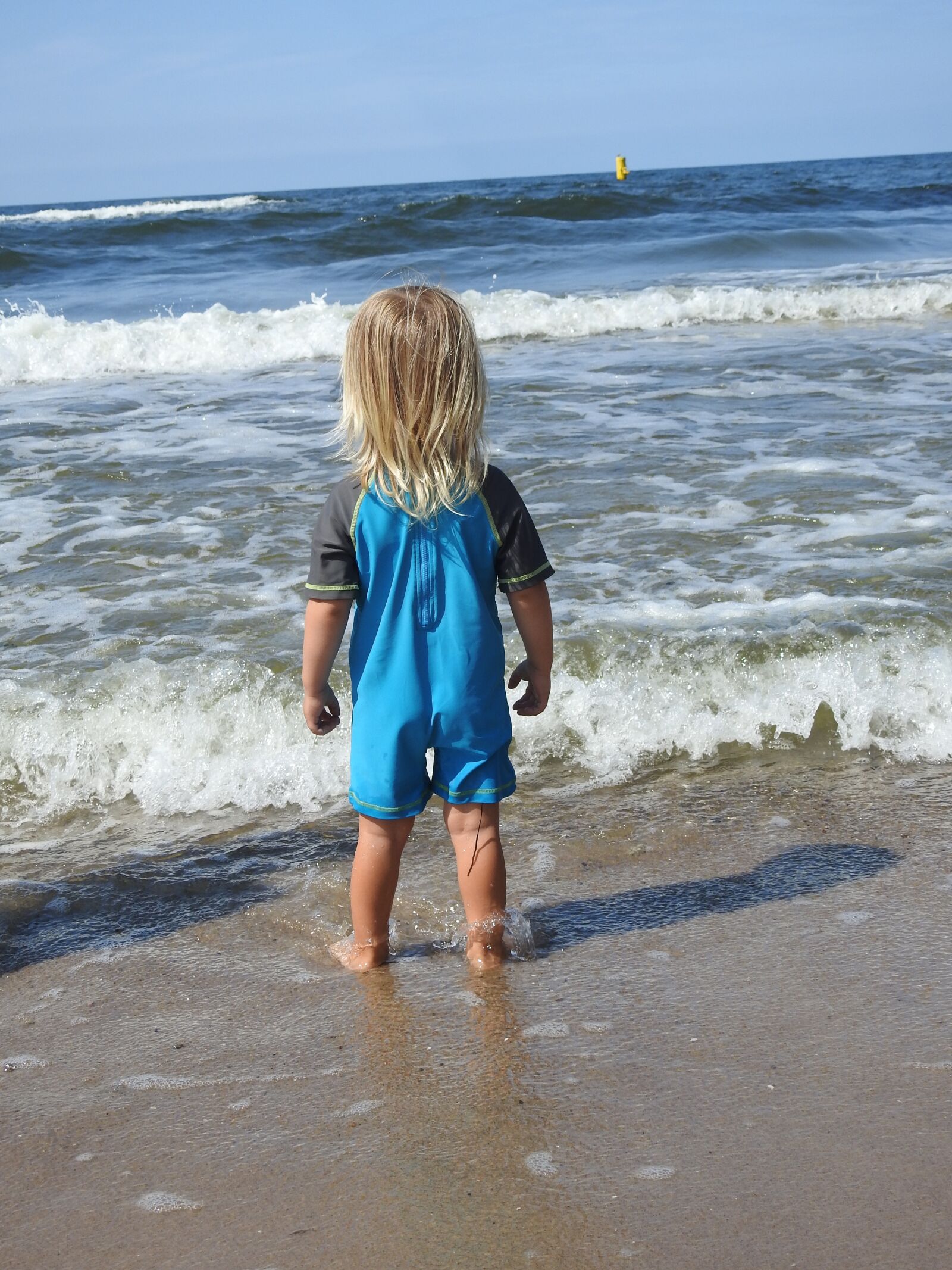 Nikon Coolpix P900 sample photo. Child, sea, water photography