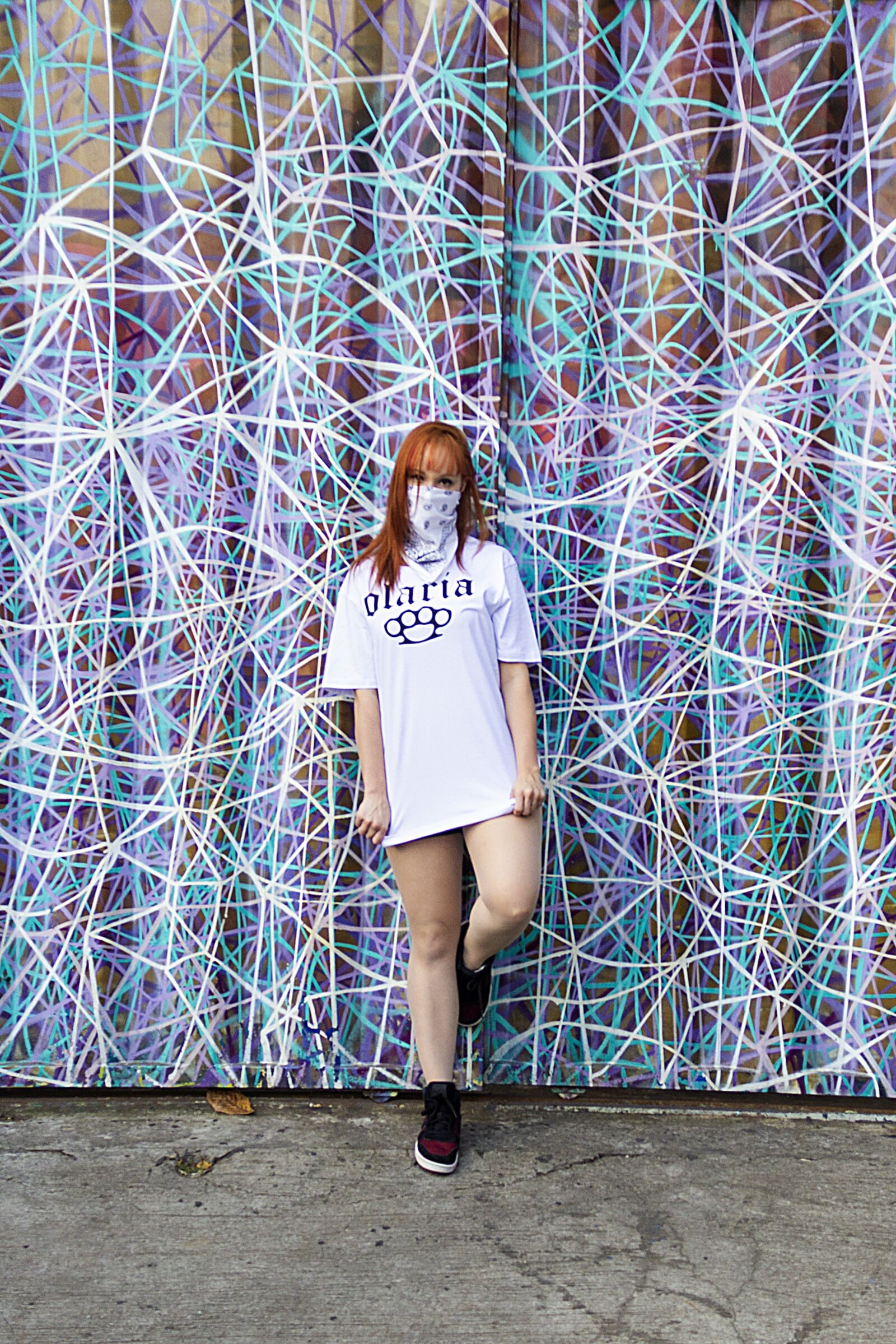 Canon EF-S 18-200mm F3.5-5.6 IS sample photo. Girl, tshirt, mask photography