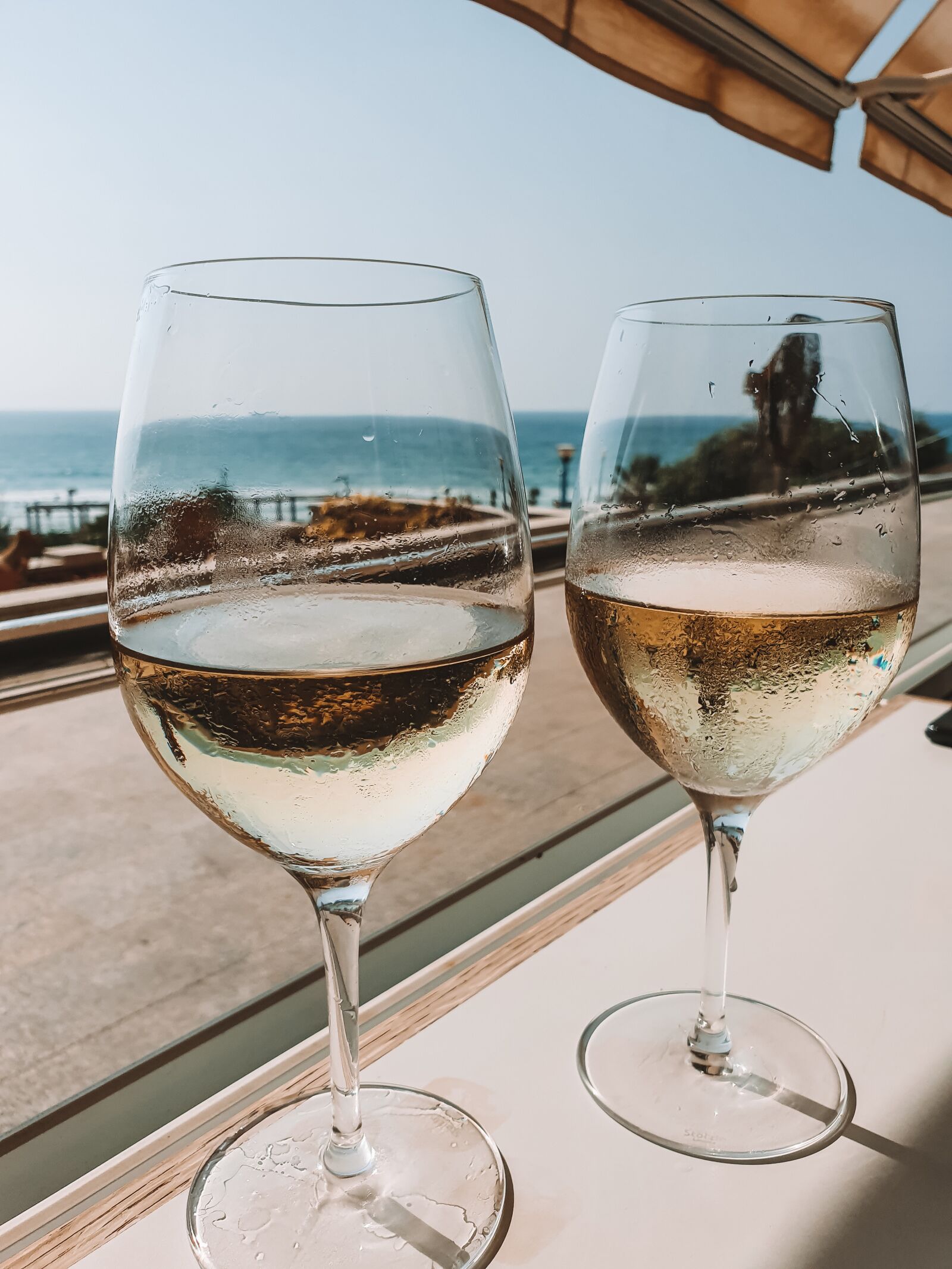 Samsung SM-G973F sample photo. White wine, wine glass photography