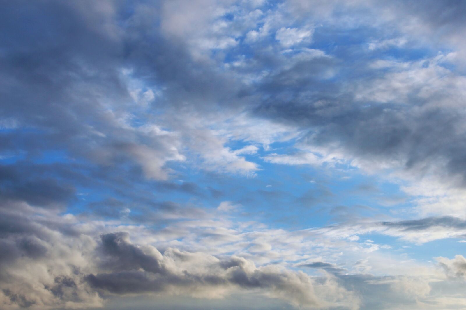 Canon EOS 700D (EOS Rebel T5i / EOS Kiss X7i) sample photo. Sky, clouds, blue photography