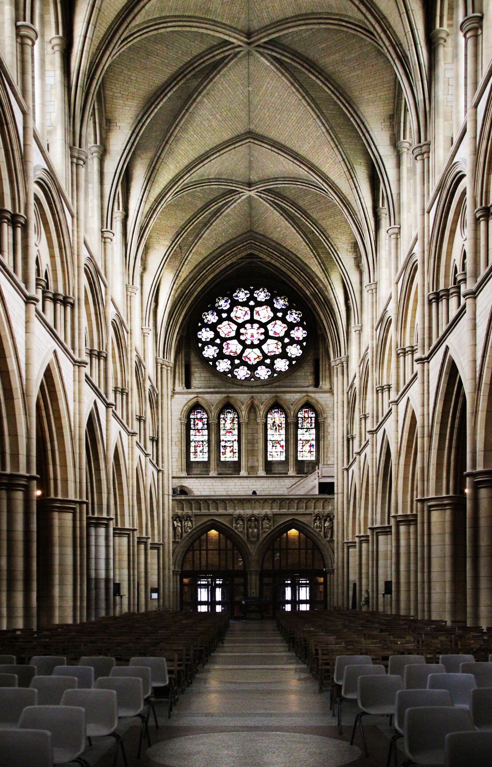 Canon EOS 1300D (EOS Rebel T6 / EOS Kiss X80) sample photo. Church, cathedral, arcades photography