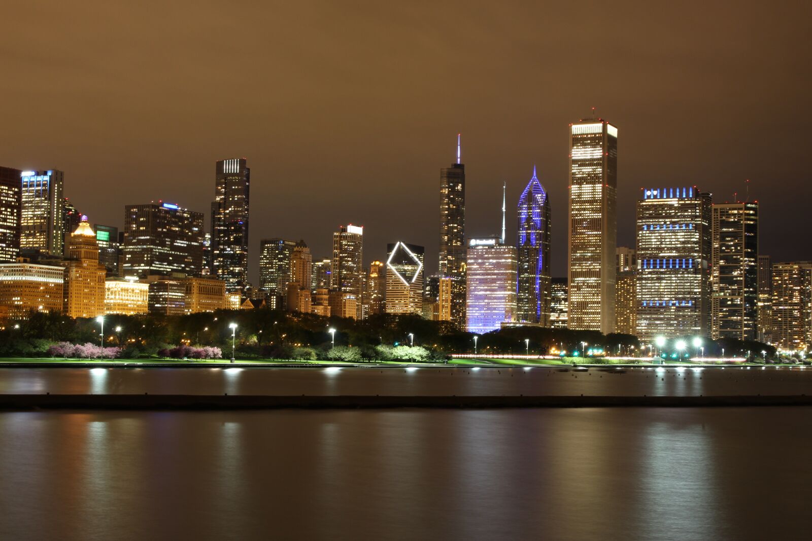Canon EOS 700D (EOS Rebel T5i / EOS Kiss X7i) sample photo. Night view, chicago, downtown photography