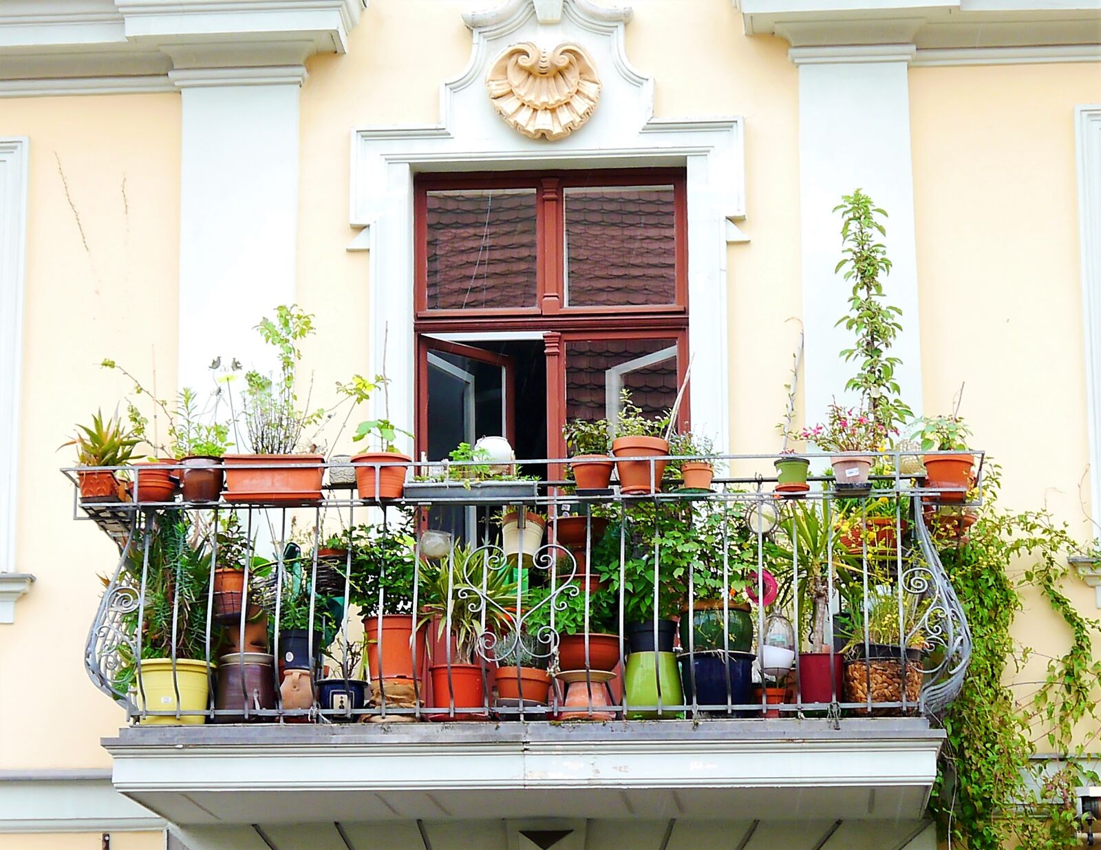 Panasonic Lumix DMC-G3 sample photo. Balcony, house, facade photography
