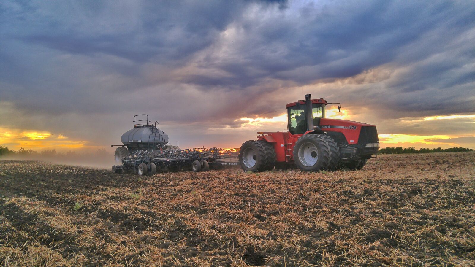 LG G4 sample photo. Sunset, clouds, tractor photography