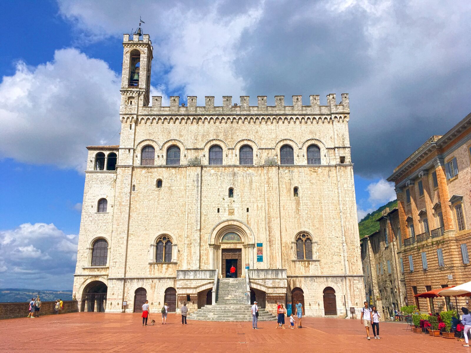 iPhone SE back camera 4.15mm f/2.2 sample photo. Palazzo, monument, the palazzo photography