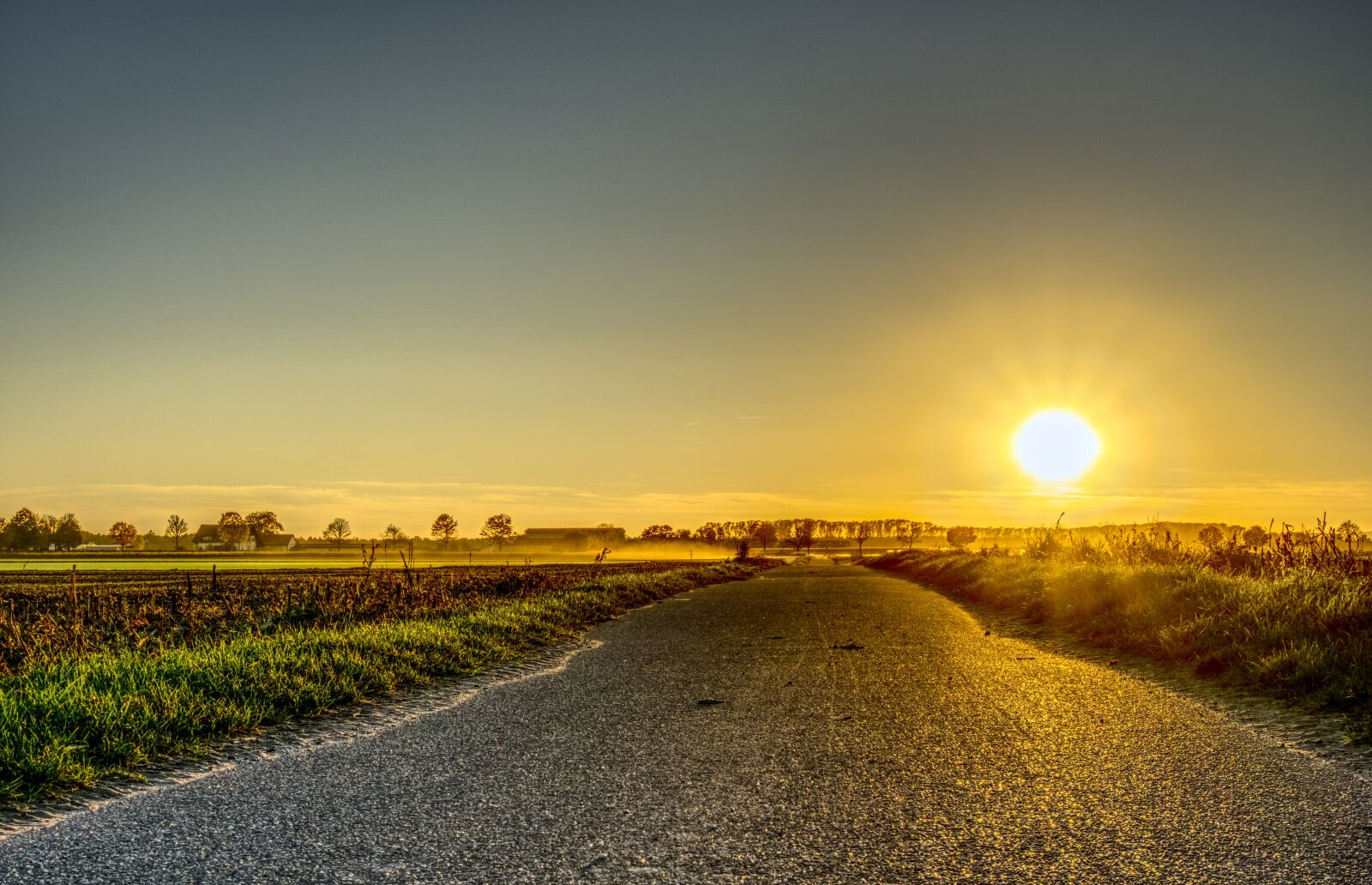 Sony E 16-50mm F3.5-5.6 PZ OSS sample photo. Sunset, mood, lighting photography