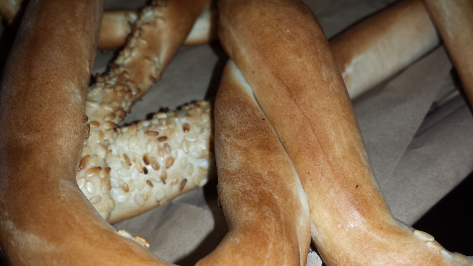 Samsung Galaxy S4 sample photo. Pretzel, baking, food photography