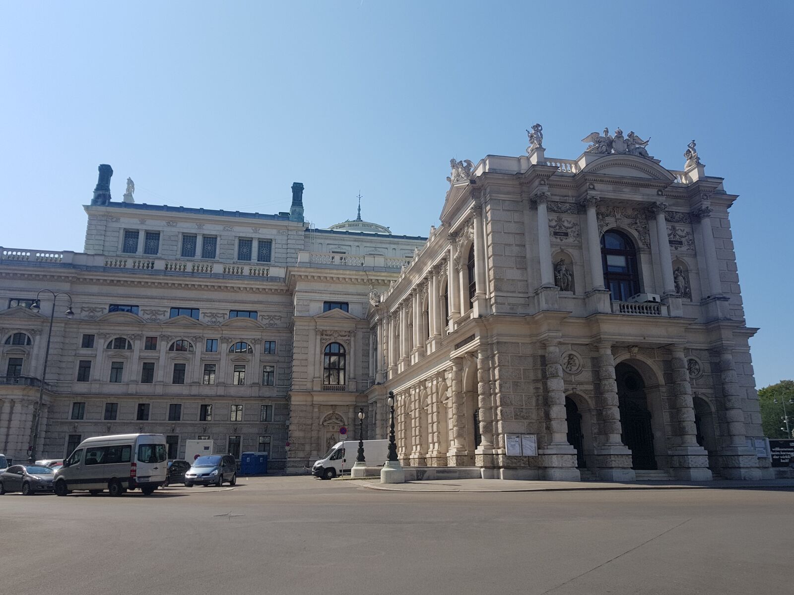 Samsung Galaxy S8 sample photo. Building, city, europe photography