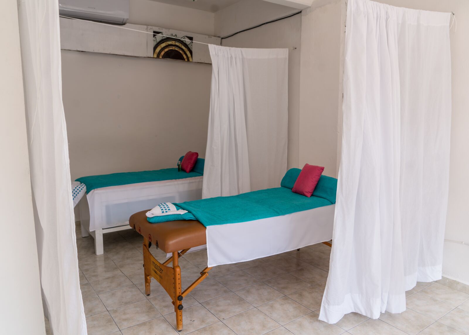 Sony a7R II + Sony FE 24-240mm F3.5-6.3 OSS sample photo. Massage studio, mexico, cozumel photography