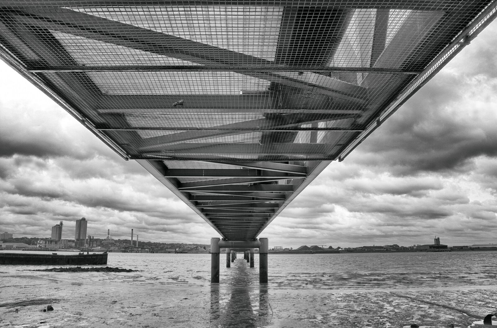 Canon EOS 550D (EOS Rebel T2i / EOS Kiss X4) sample photo. Thames, jetty, river photography