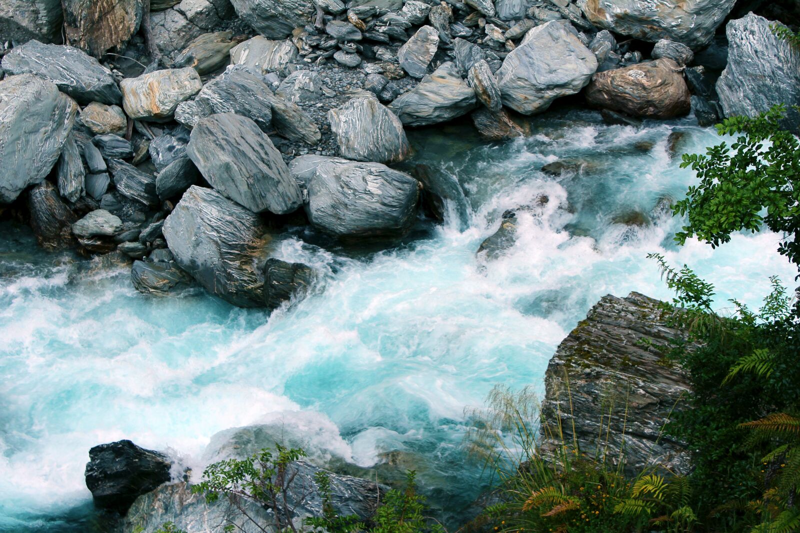 Canon EOS 600D (Rebel EOS T3i / EOS Kiss X5) sample photo. Waterfall, streams, natural photography