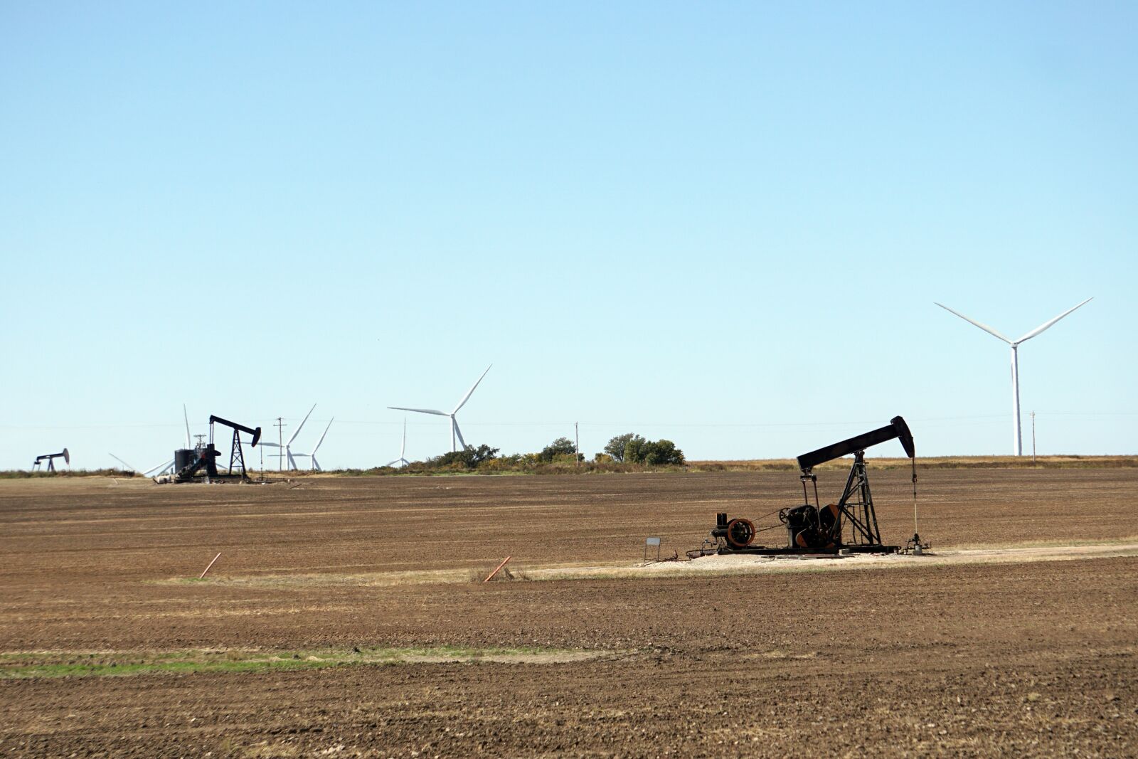 Sony E 55-210mm F4.5-6.3 OSS sample photo. Pumpjack, oklahoma, oil photography