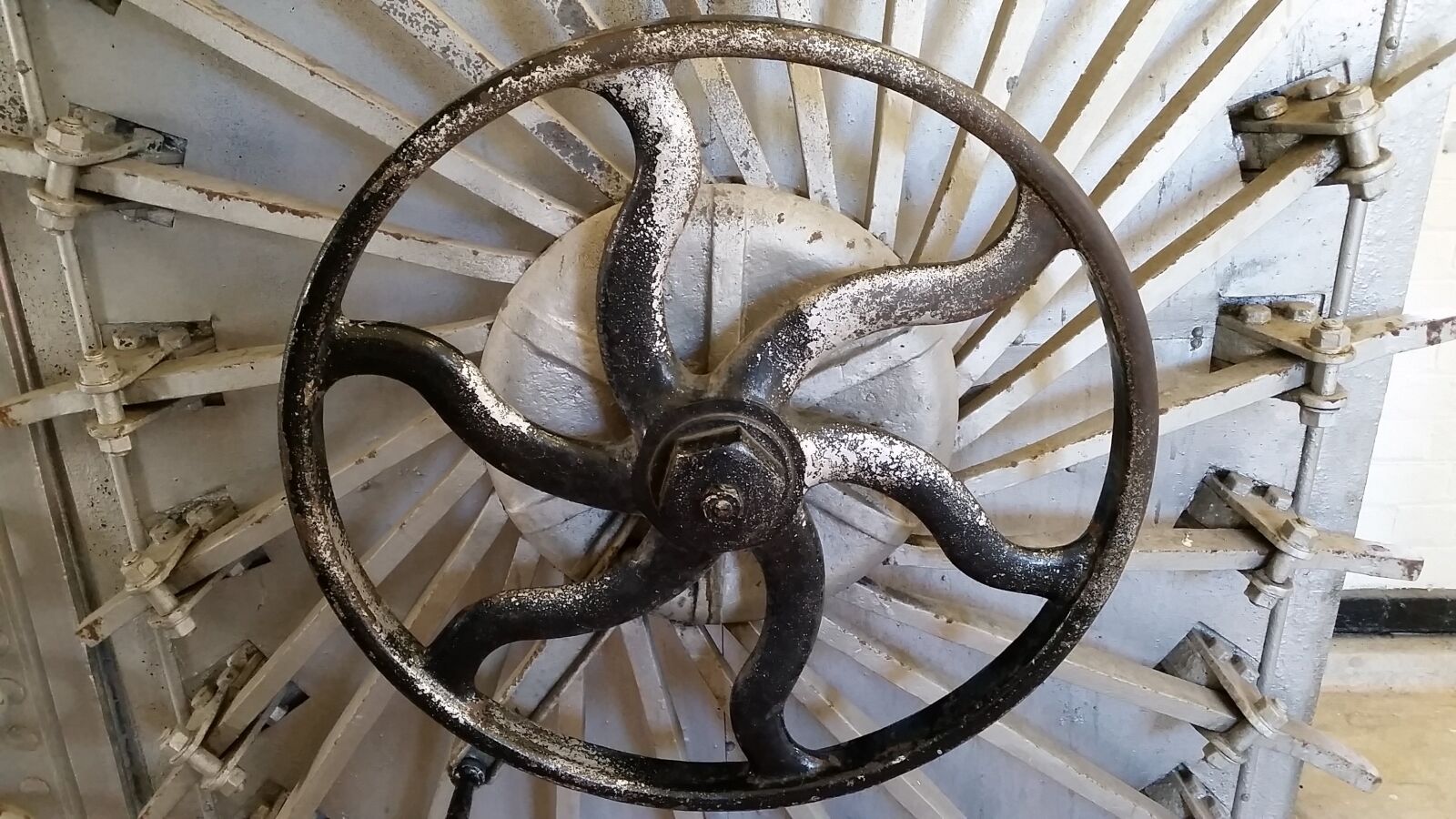 Samsung Galaxy S5 sample photo. Machinery, lock, door photography