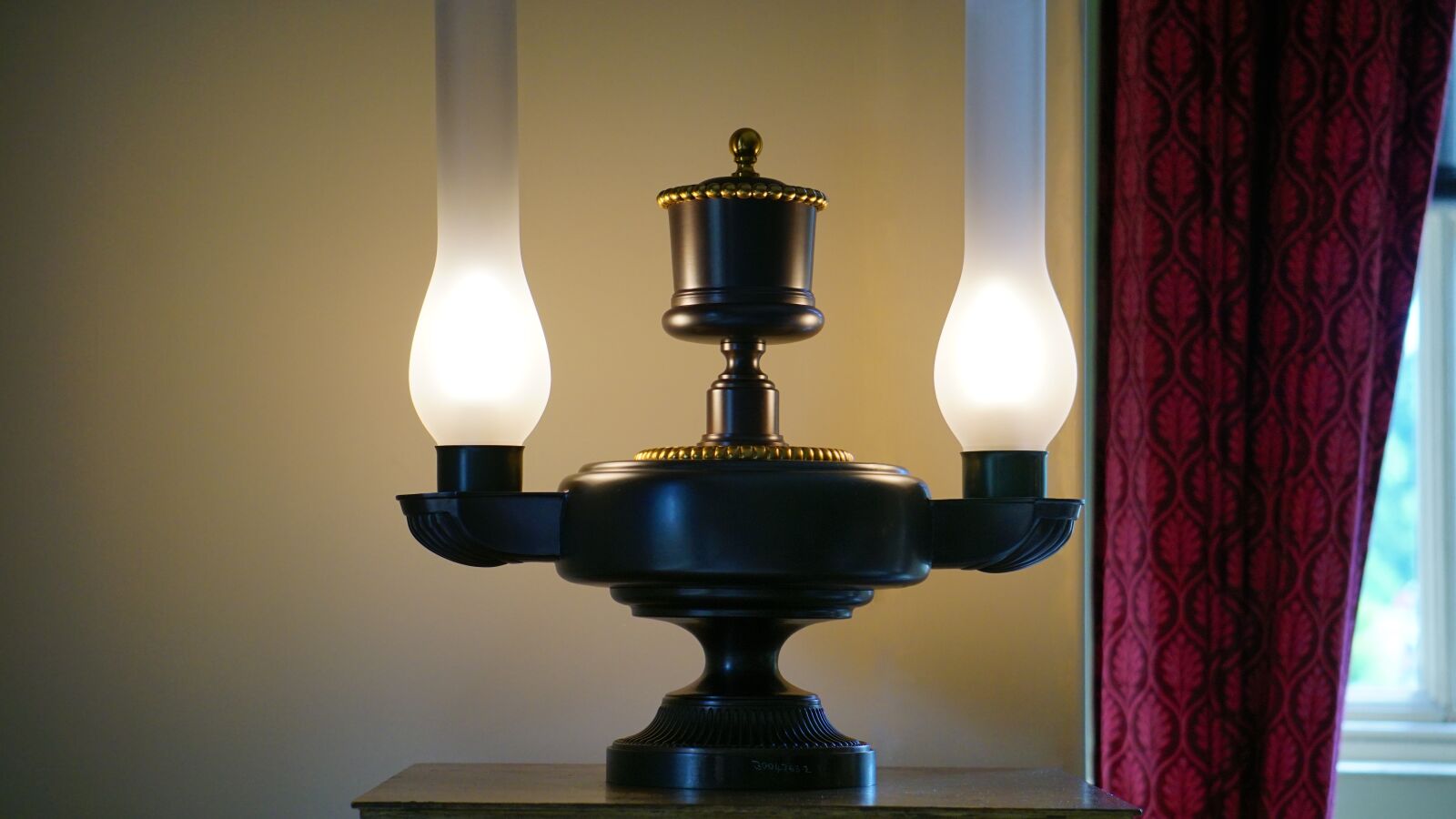 Sony E 55-210mm F4.5-6.3 OSS sample photo. Lamp, old, vintage photography
