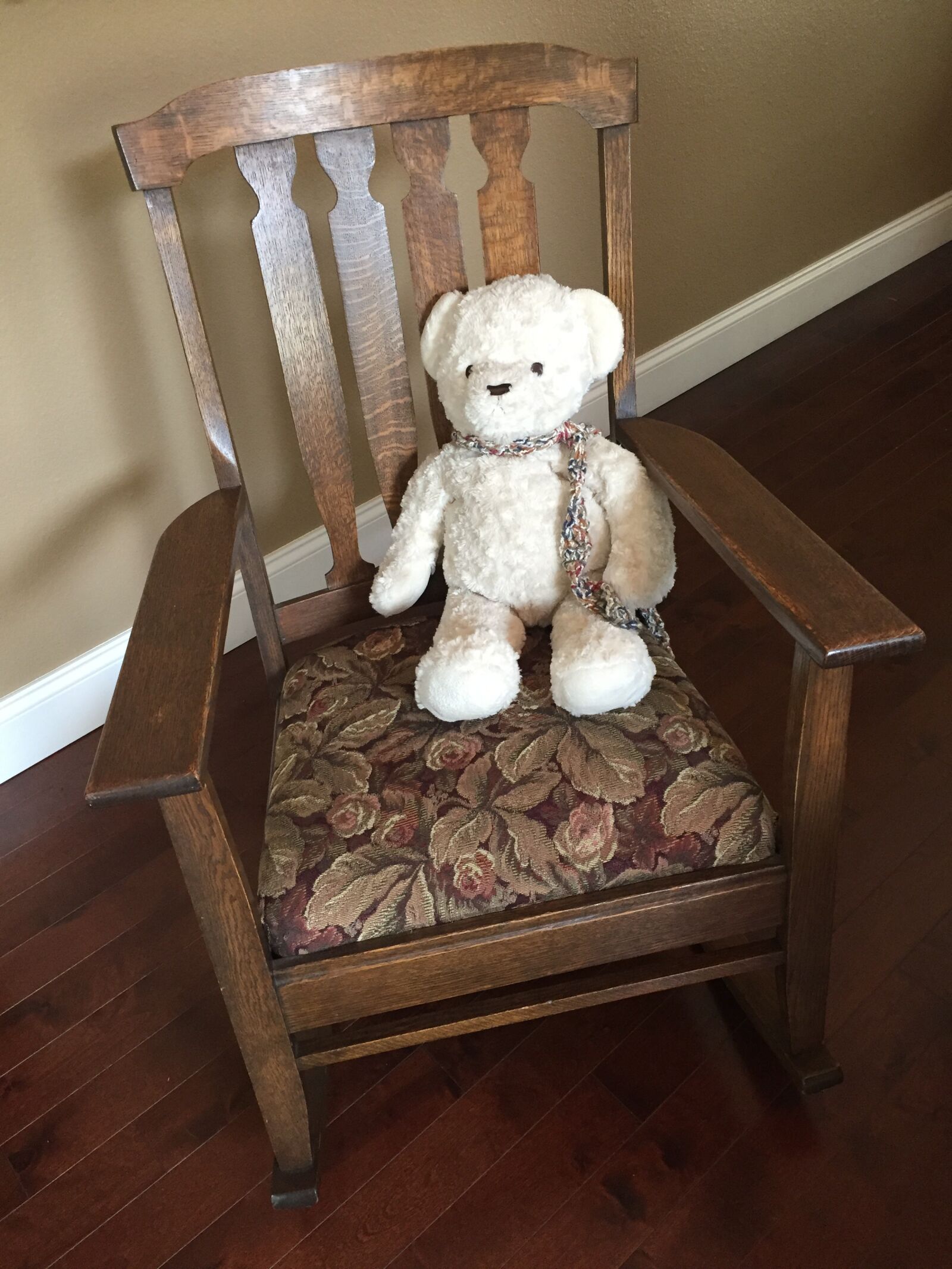 iPhone 6 back camera 4.15mm f/2.2 sample photo. Teddy, bear, rocker photography