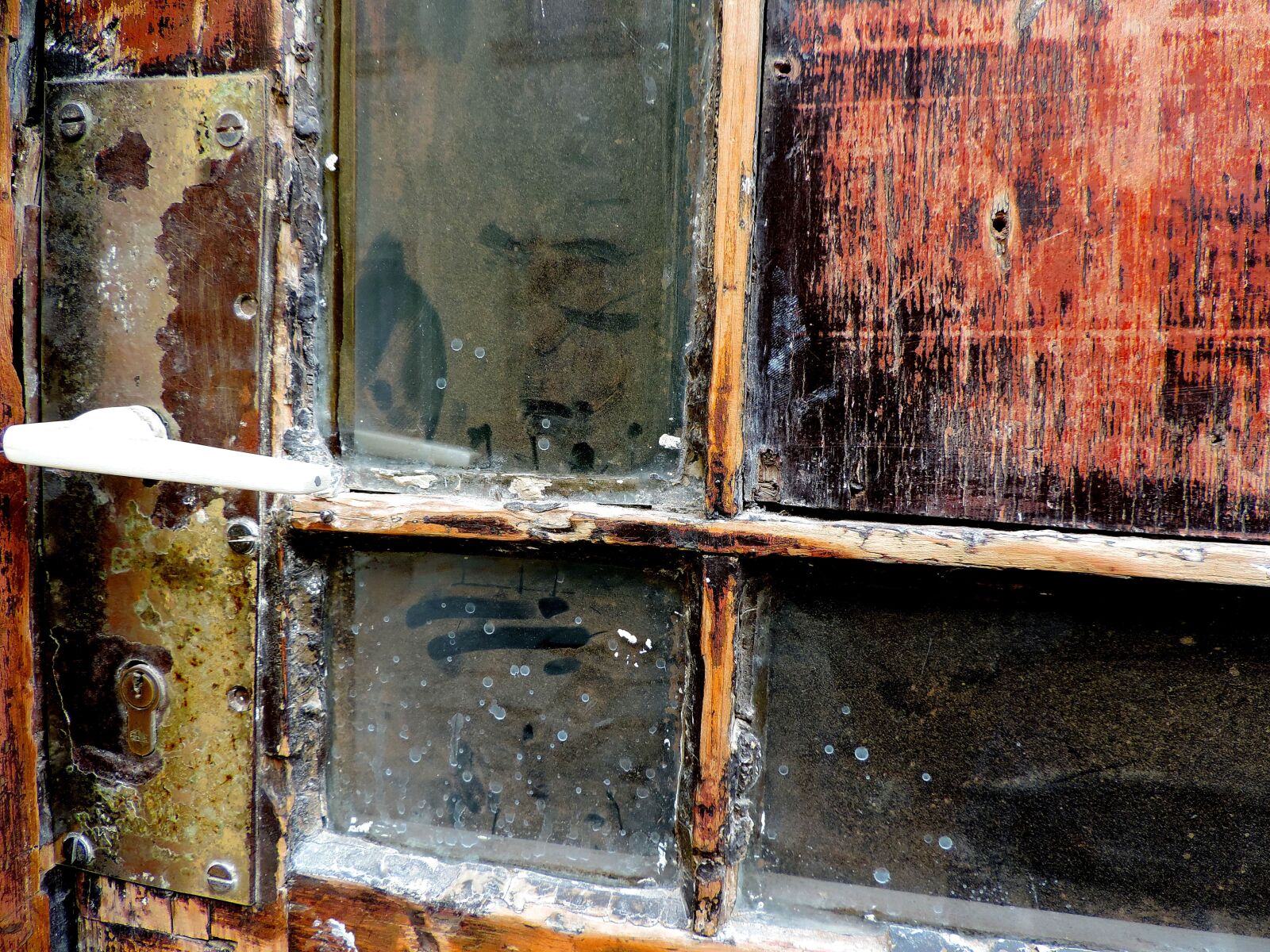 Nikon Coolpix P520 sample photo. Texture, old, wall, house photography