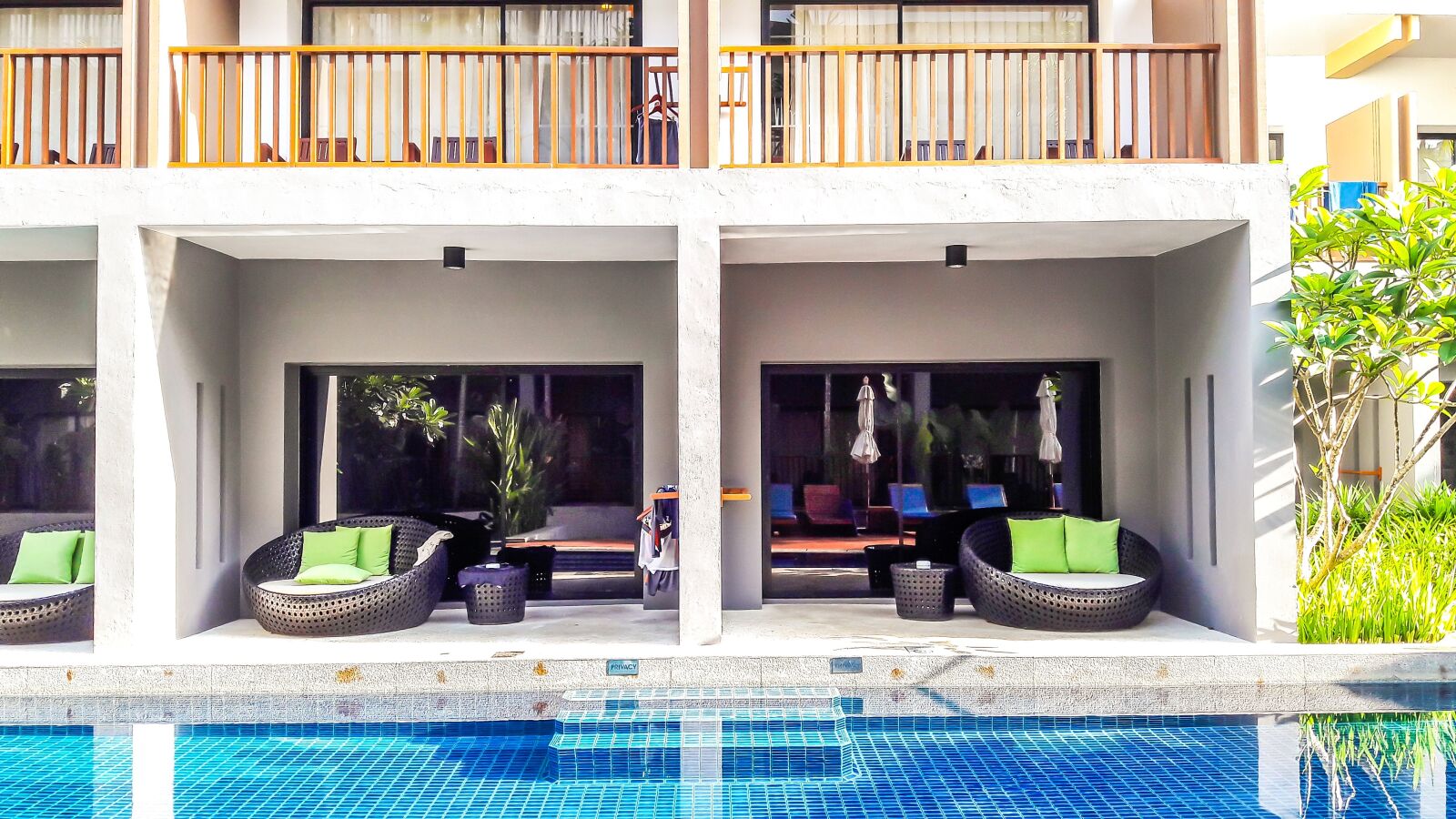 Samsung Galaxy J7 sample photo. Hotel, swimming pool, swimming photography