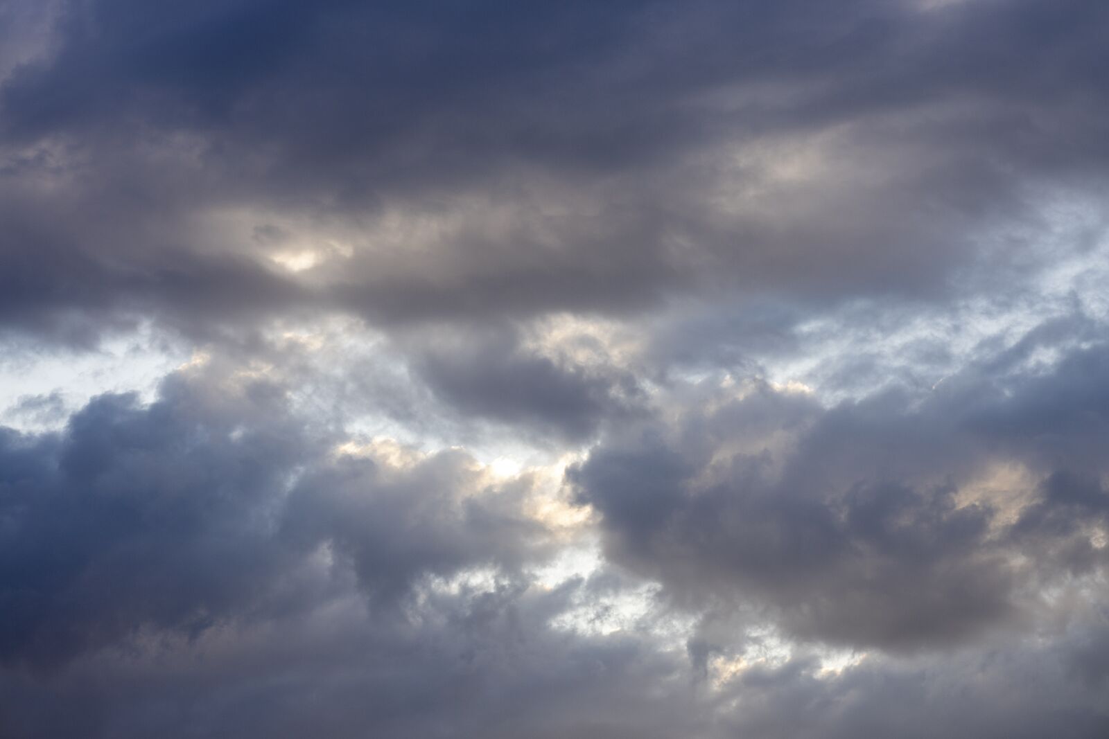 Canon EOS R + Canon RF 85mm F1.2L USM sample photo. Rainy, rain, cloud photography
