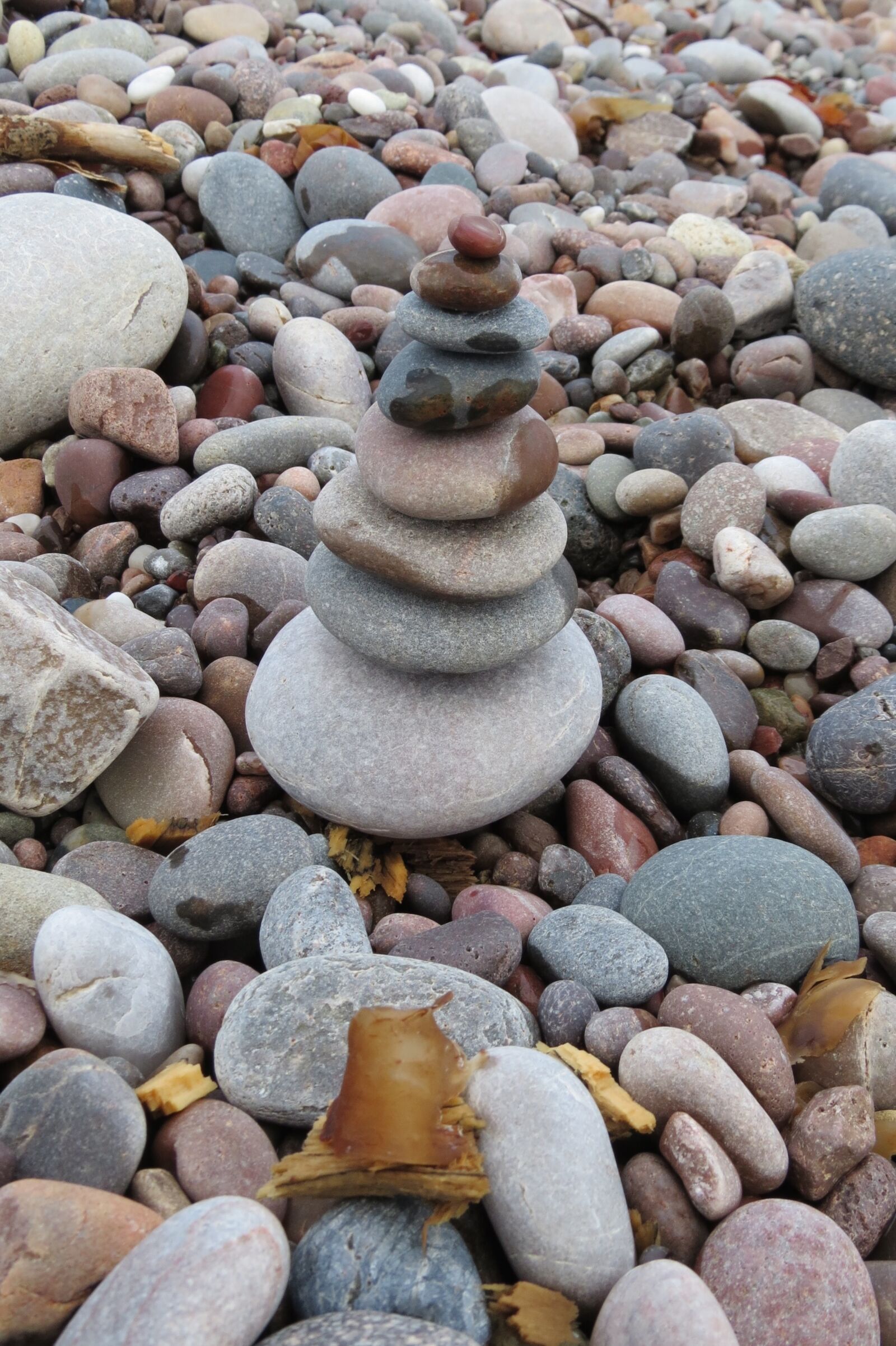 Canon PowerShot SX50 HS sample photo. Stones, pebbles, stenenstapel photography
