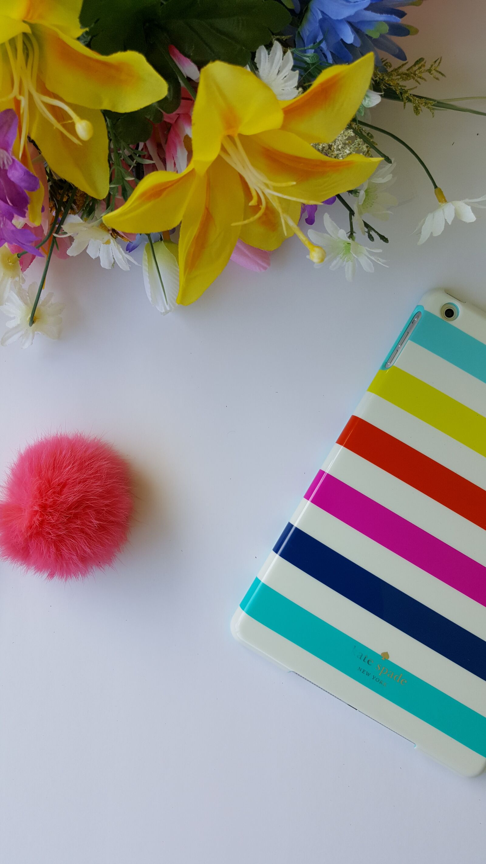 Samsung Galaxy Note5 sample photo. Flowers, stripes, ipad photography