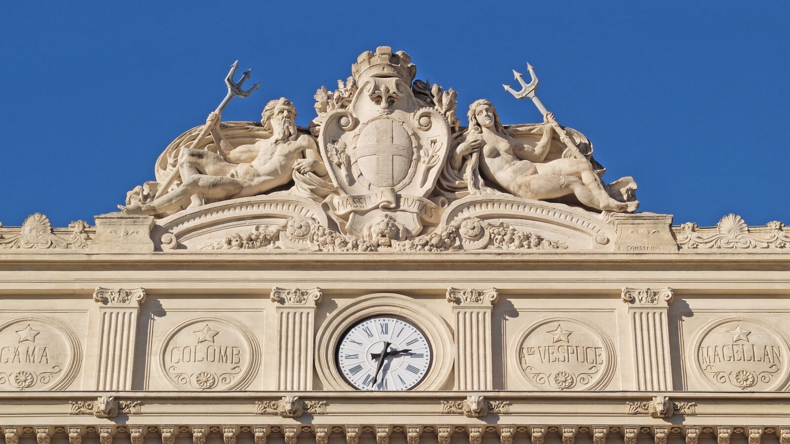 Fujifilm X30 sample photo. Marseille, chamber of commerce photography